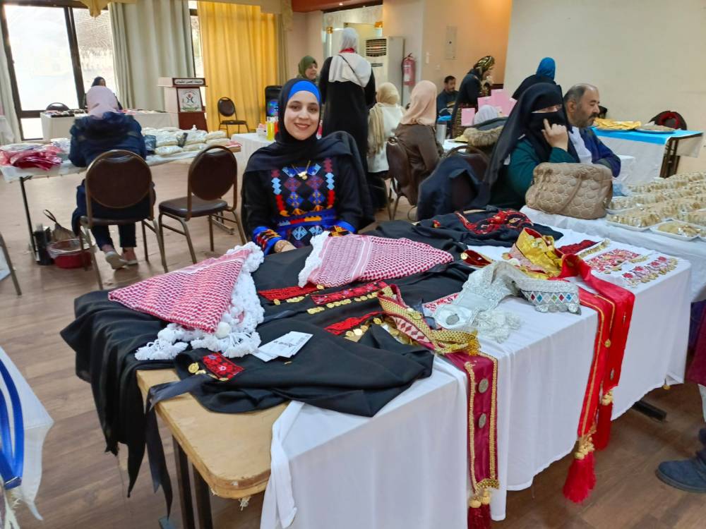 افتتاح بازار الصناعات البيتية الخيري لملتقى همم في مدينة الحسن للشباب