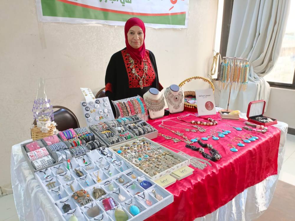 افتتاح بازار الصناعات البيتية الخيري لملتقى همم في مدينة الحسن للشباب