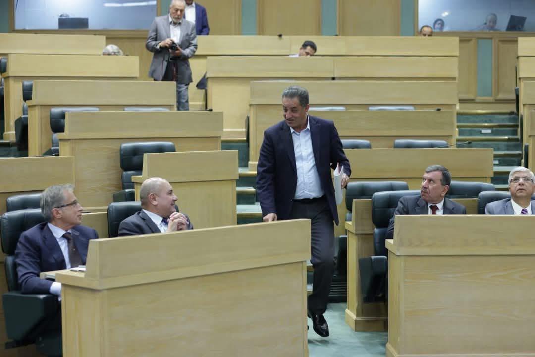 النائب سامر الأزايدة يُثمن زيارة رئيس الوزراء إلى عدة مواقع في محافظة مادبا ..