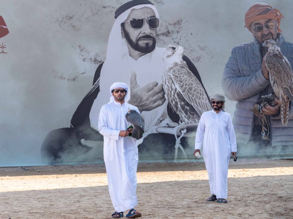 ضمن مقره الجديد  مركز حمدان بن محمد لإحياء التراث يعلن عن انطلاق  بطولة فزاع للصيد بالصقور