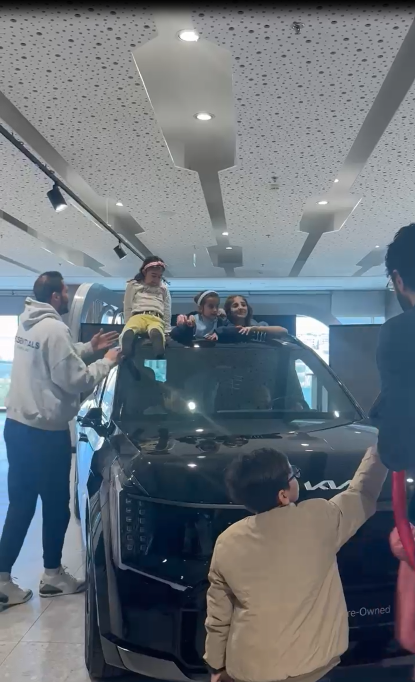 كيا الأردن تستضيف أطفال غزة من مركز الحسين للسرطان في مسرح كيا تاون