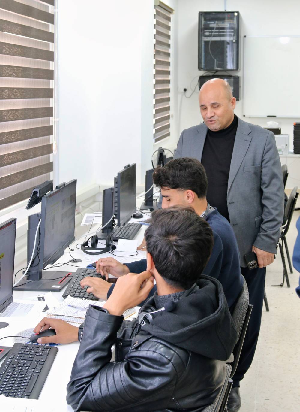 الحباشنة يتابع عدد من الأمور التربوية والامتحانات وواجبات BTEC في عدد من مدارس معان