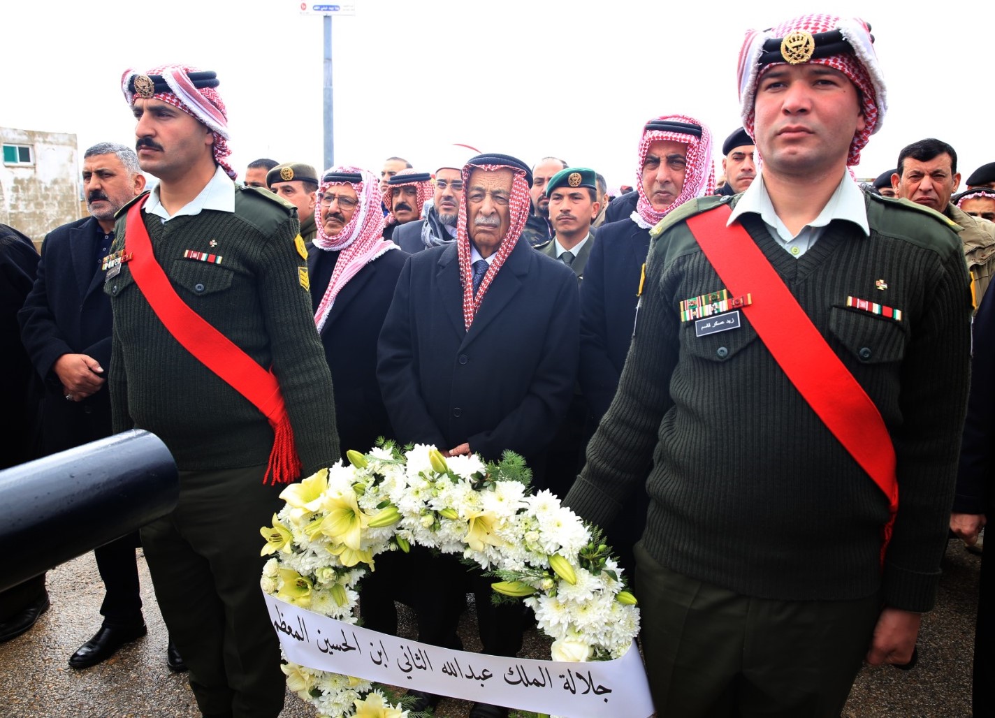 مندوبا عن الملك وولي العهد.. العيسوي يشارك بتشييع مدير الأمن العام الأسبق العدوان