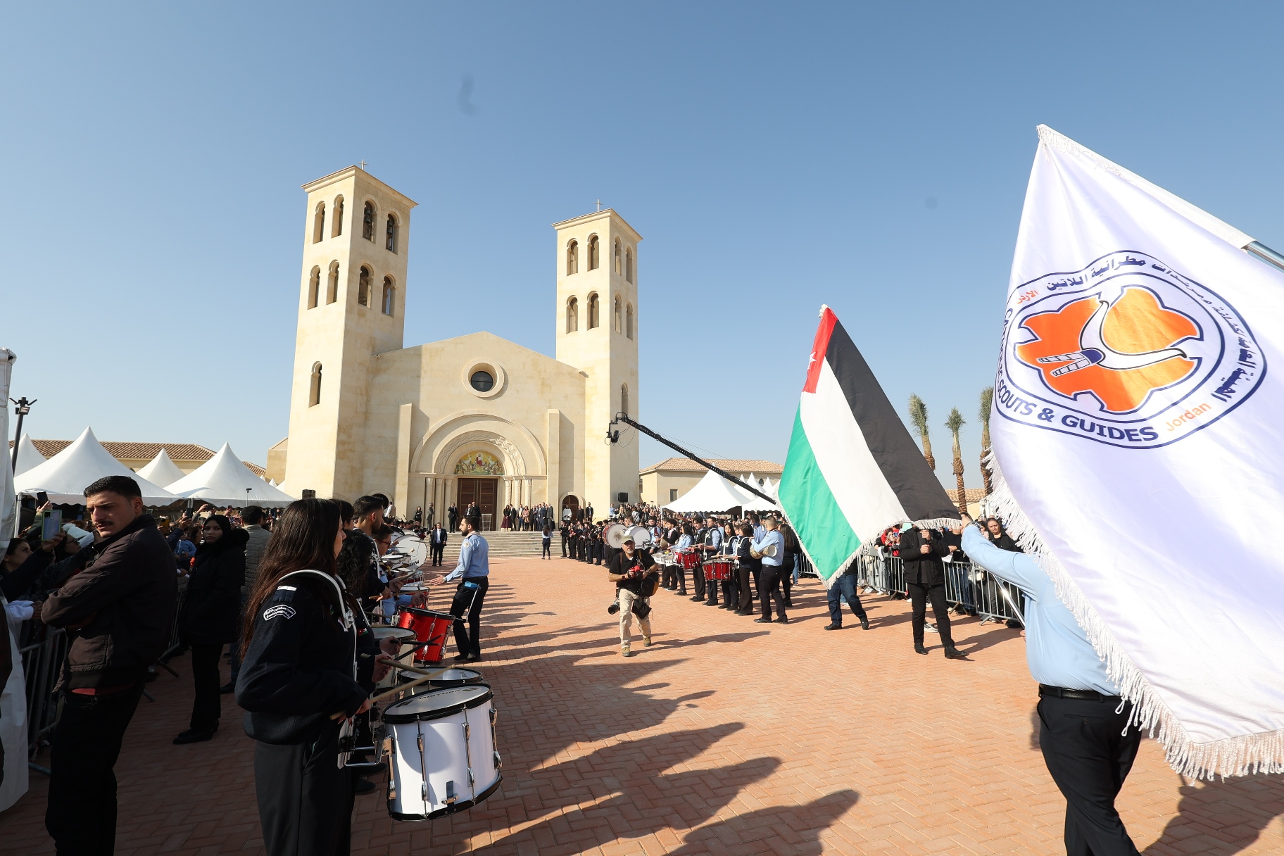 بحضور مندوب جلالة الملك، ومبعوث قداسة البابا..  الاحتفال بتدشين كنيسة معموديّة السيّد المسيح