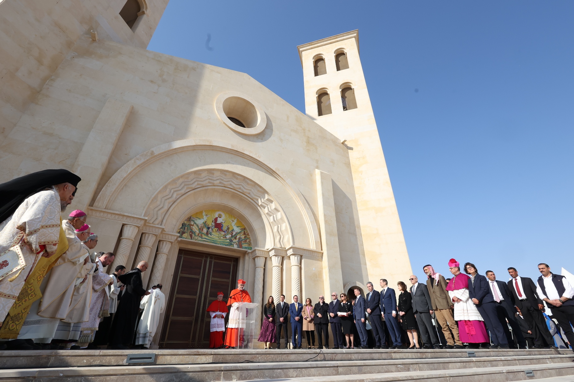 بحضور مندوب جلالة الملك، ومبعوث قداسة البابا..  الاحتفال بتدشين كنيسة معموديّة السيّد المسيح