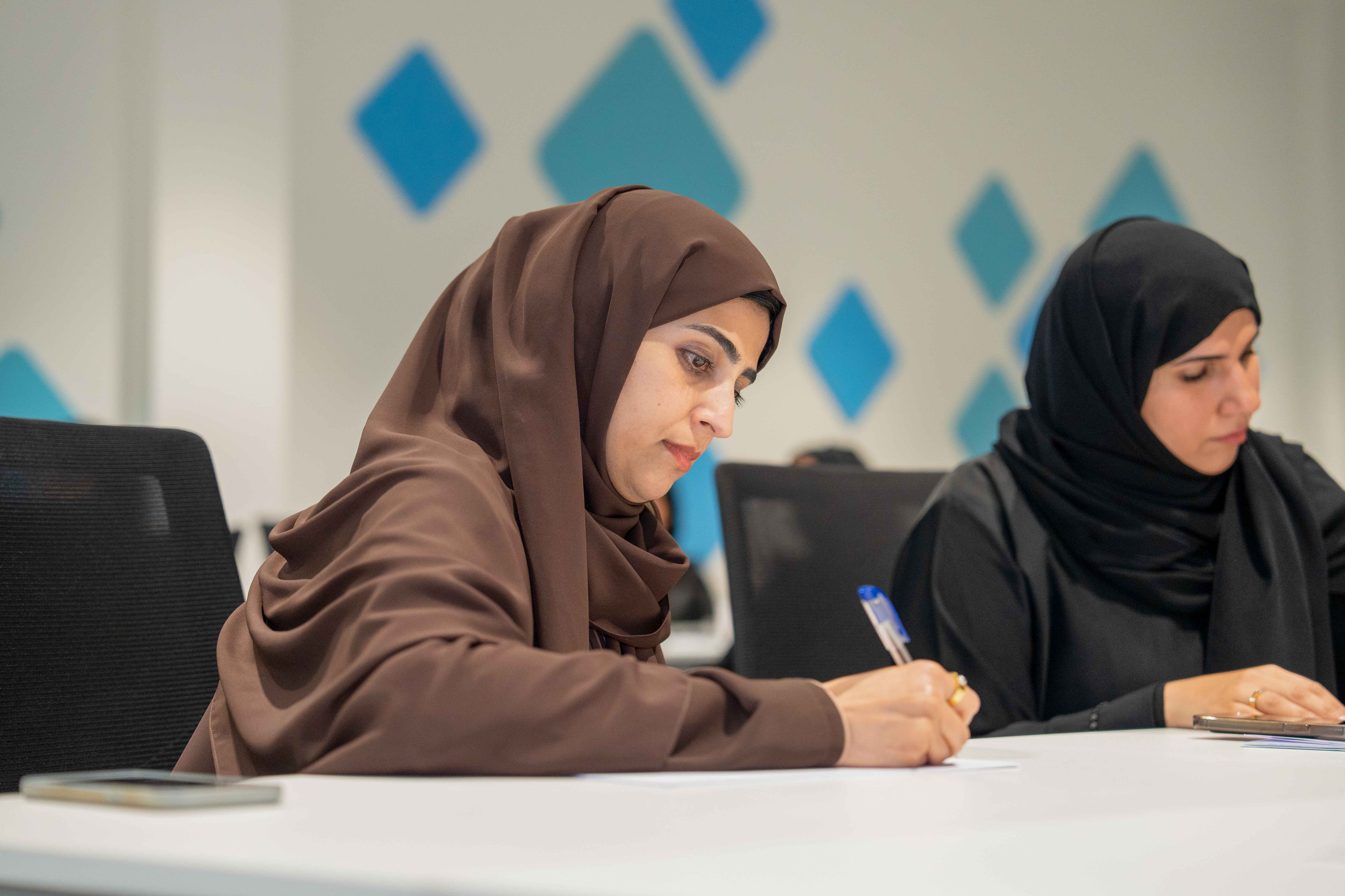مفوضية الاعتماد الأكاديمي تعتمد برامج  أكاديمية الشارقة للتعليم في درجتي الدبلوم والماجستير باللغة  العربية