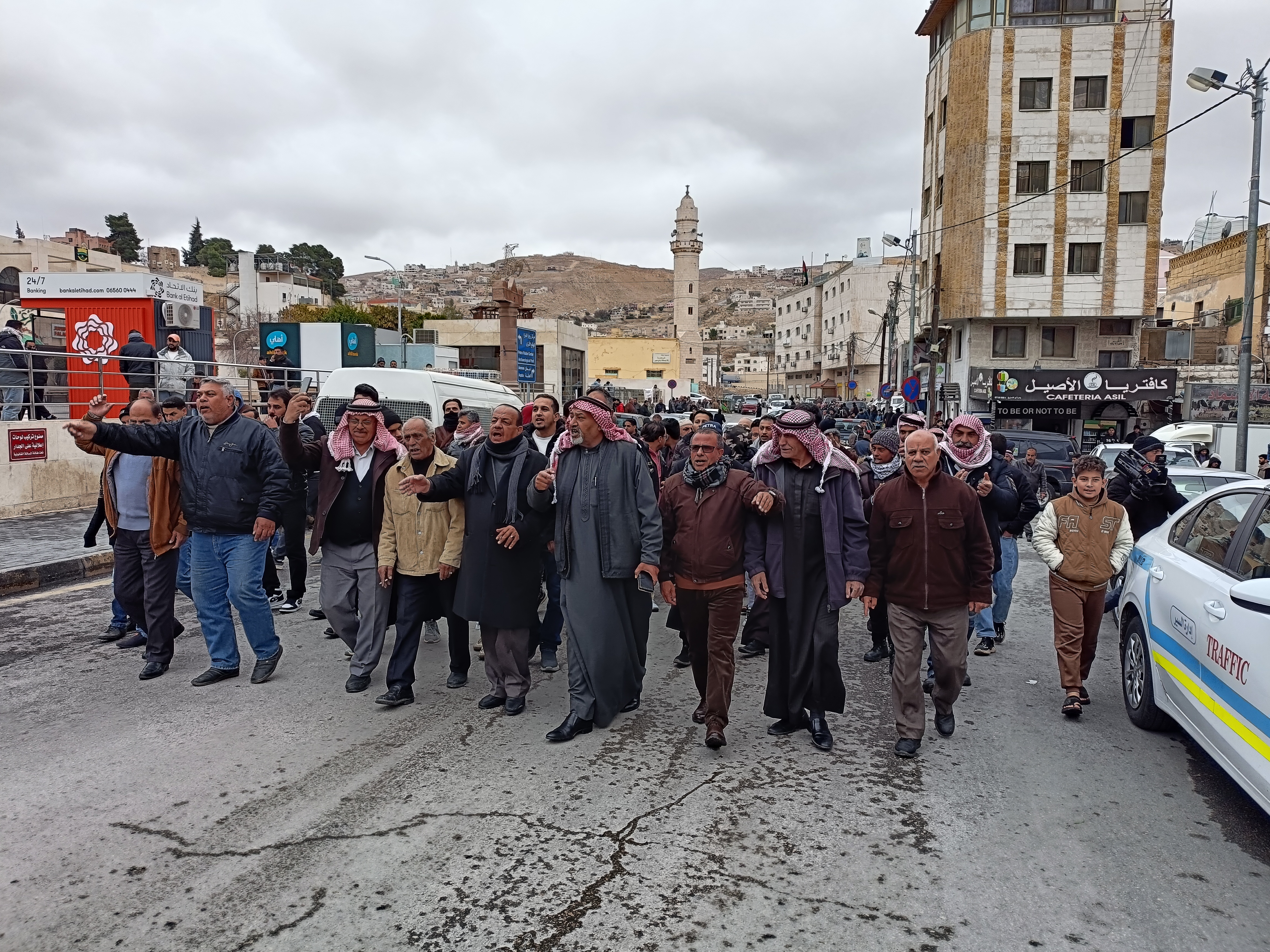  وقفة احتجاجية ومسيرة في وادي موسى رفضاً لتهجير الفلسطينيين 