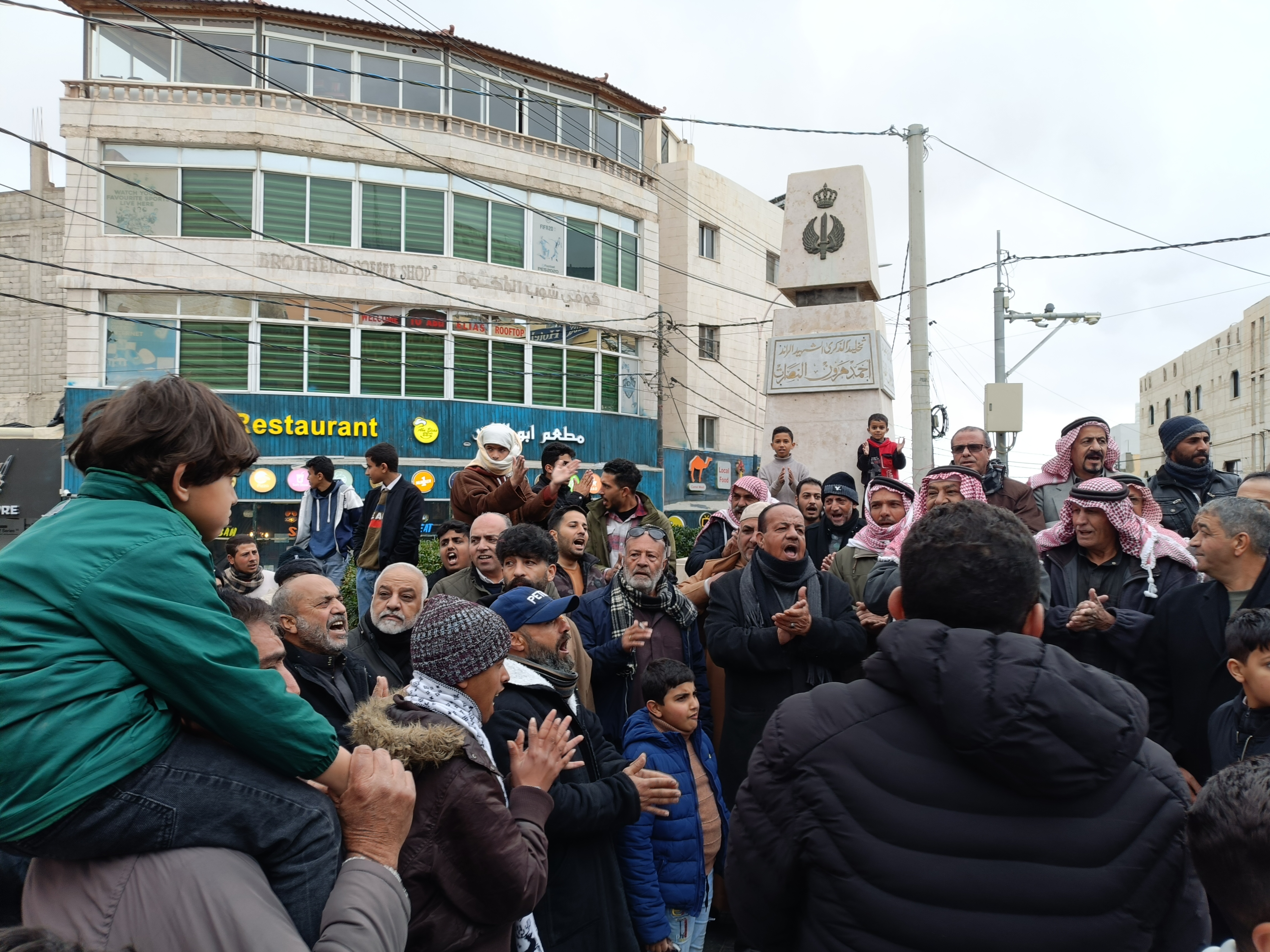  وقفة احتجاجية ومسيرة في وادي موسى رفضاً لتهجير الفلسطينيين 