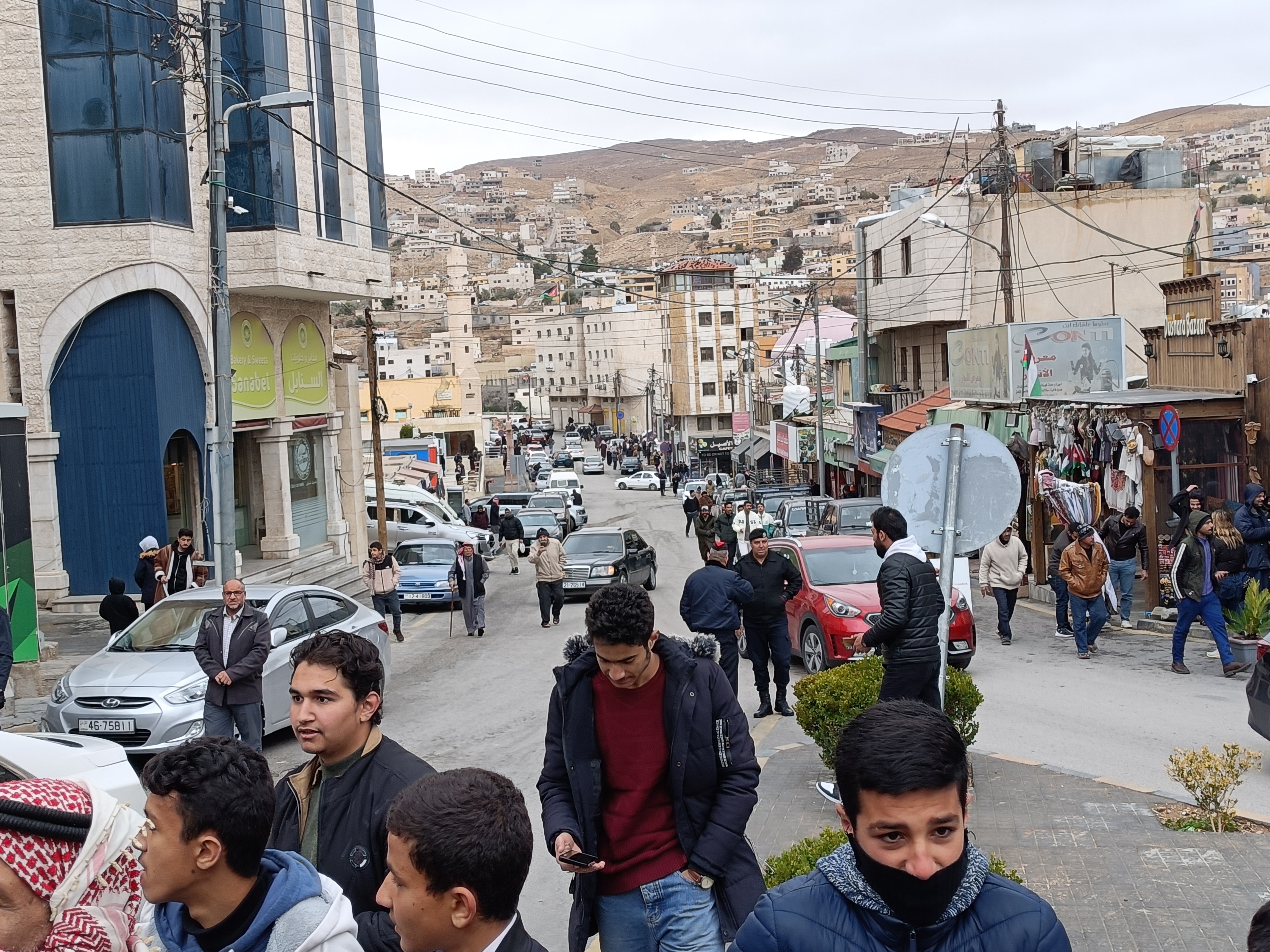  وقفة احتجاجية ومسيرة في وادي موسى رفضاً لتهجير الفلسطينيين 