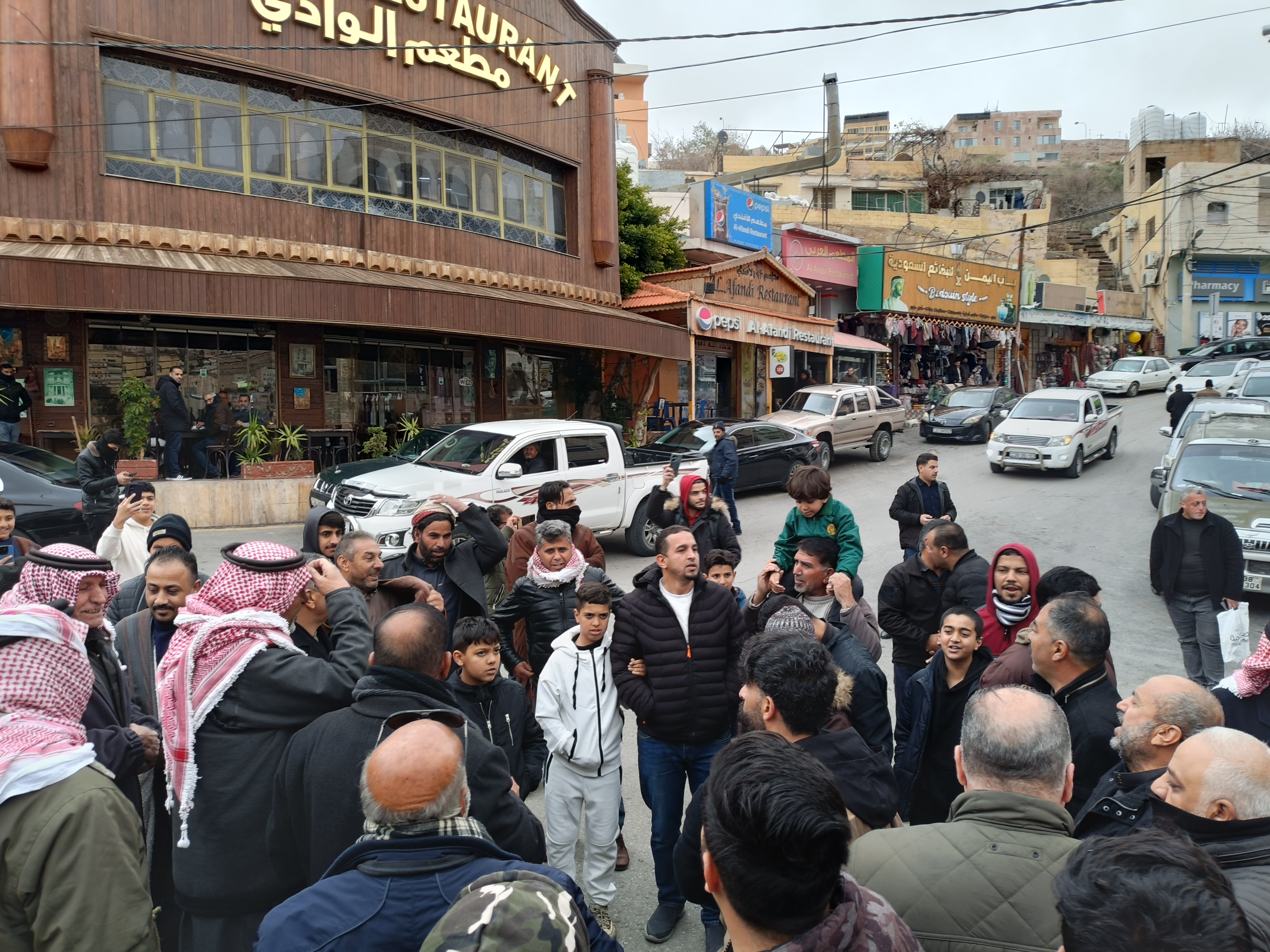  وقفة احتجاجية ومسيرة في وادي موسى رفضاً لتهجير الفلسطينيين 