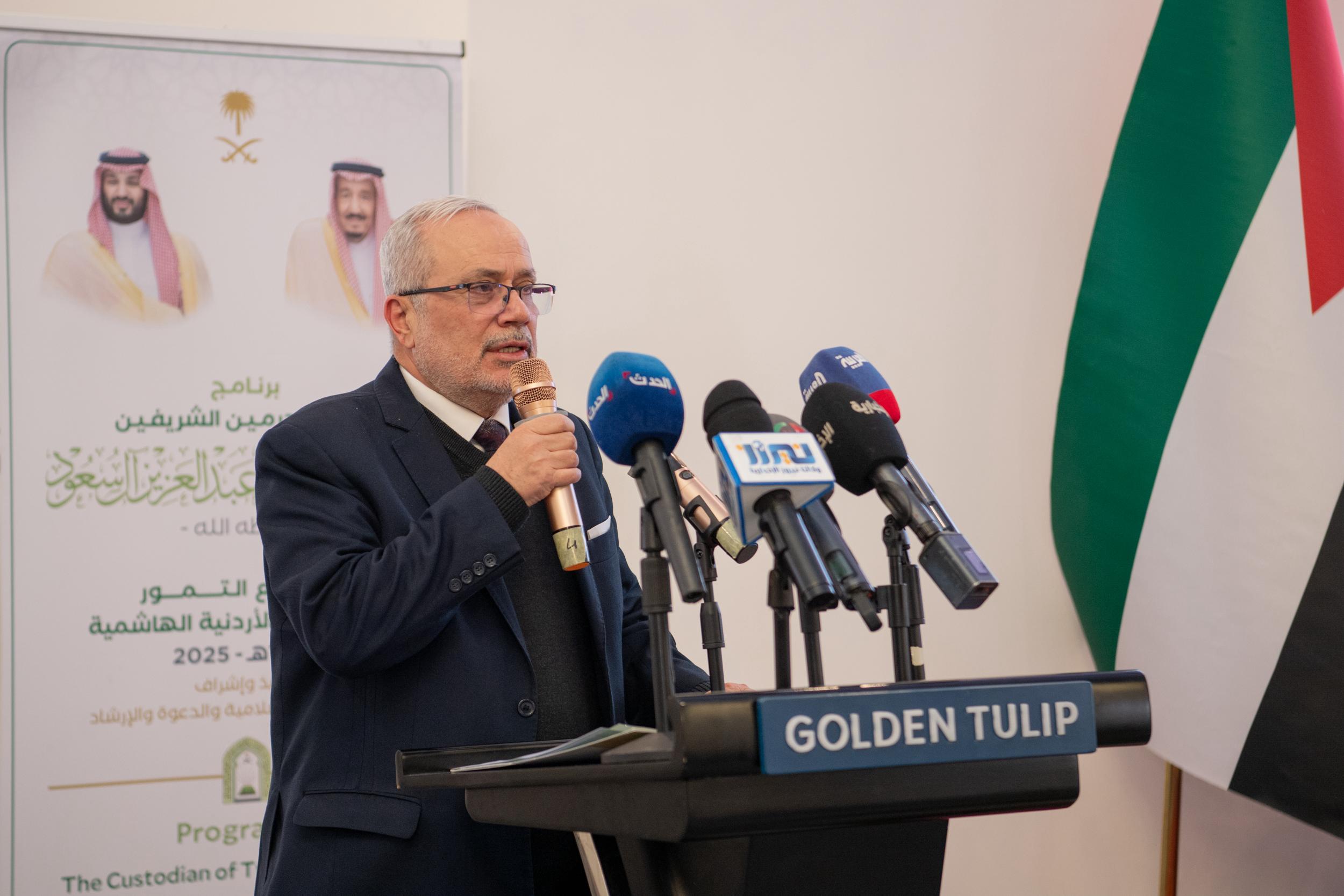 وزارة الشؤون الإسلامية السعودية تقيم حفلًا لتنفيذ برامج خادم الحرمين الشريفين لتفطير الصائمين وتوزيع التمور في الأردن*          