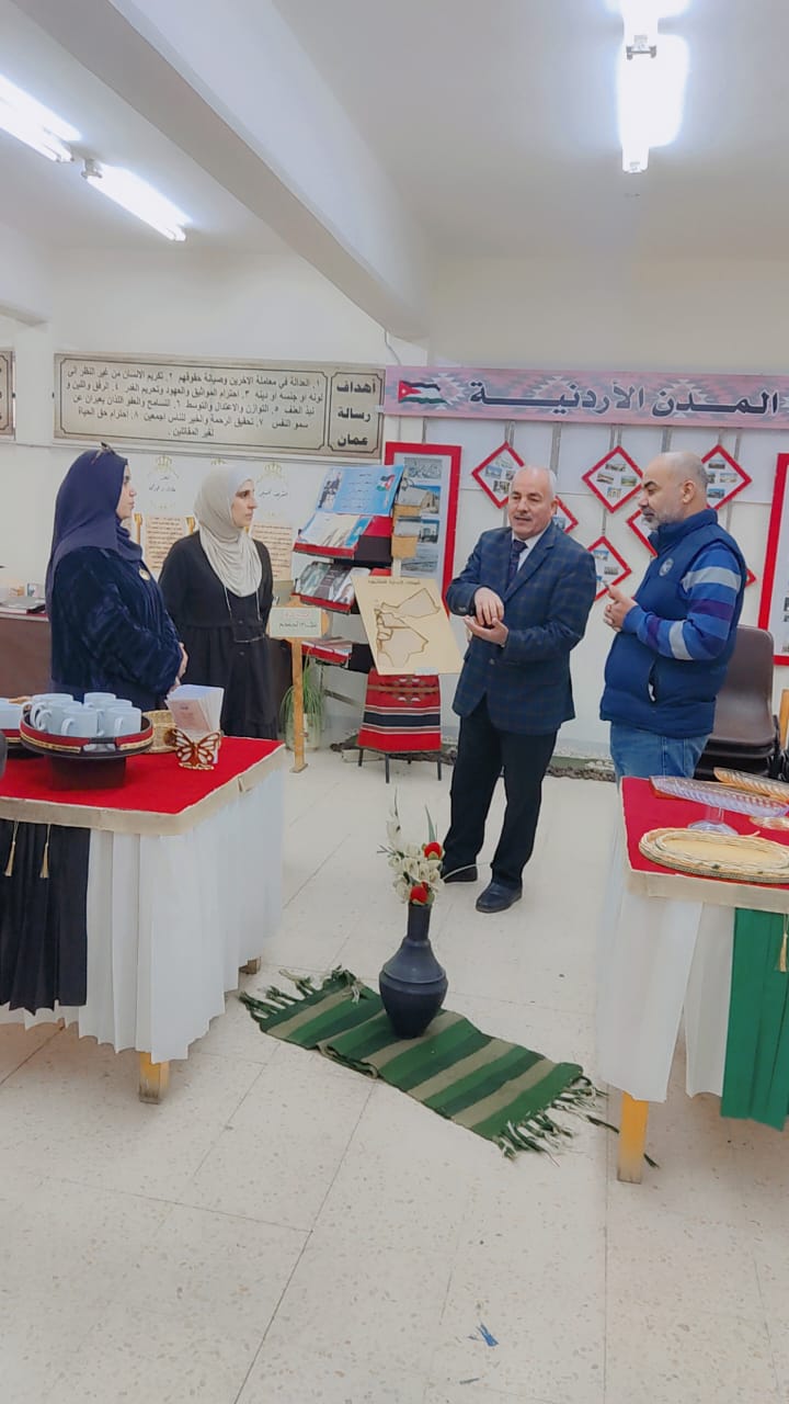 مدير تربية الزرقاء الأولى يتابع جولاته التفقدية