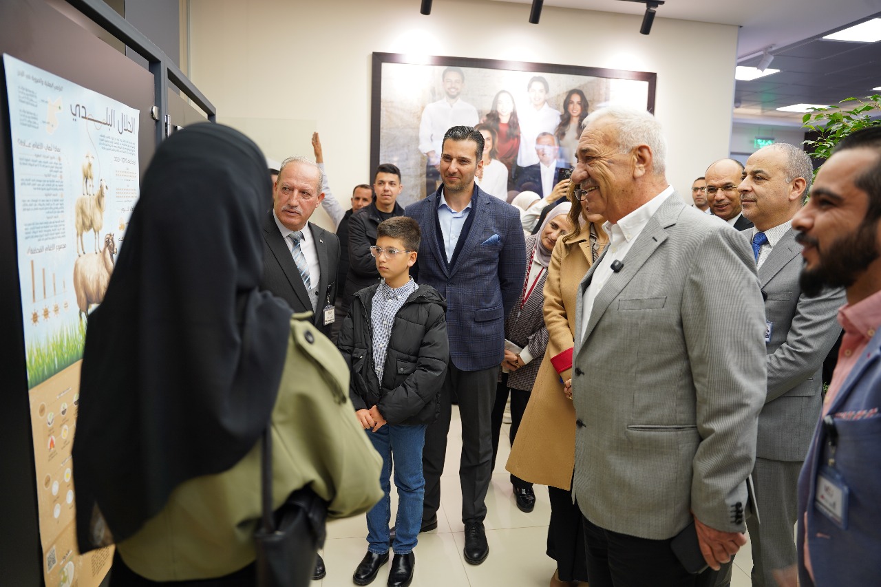 رئيس مجلس أمناء الشرق الأوسط يفتتح بيت الفن في مبنى N
