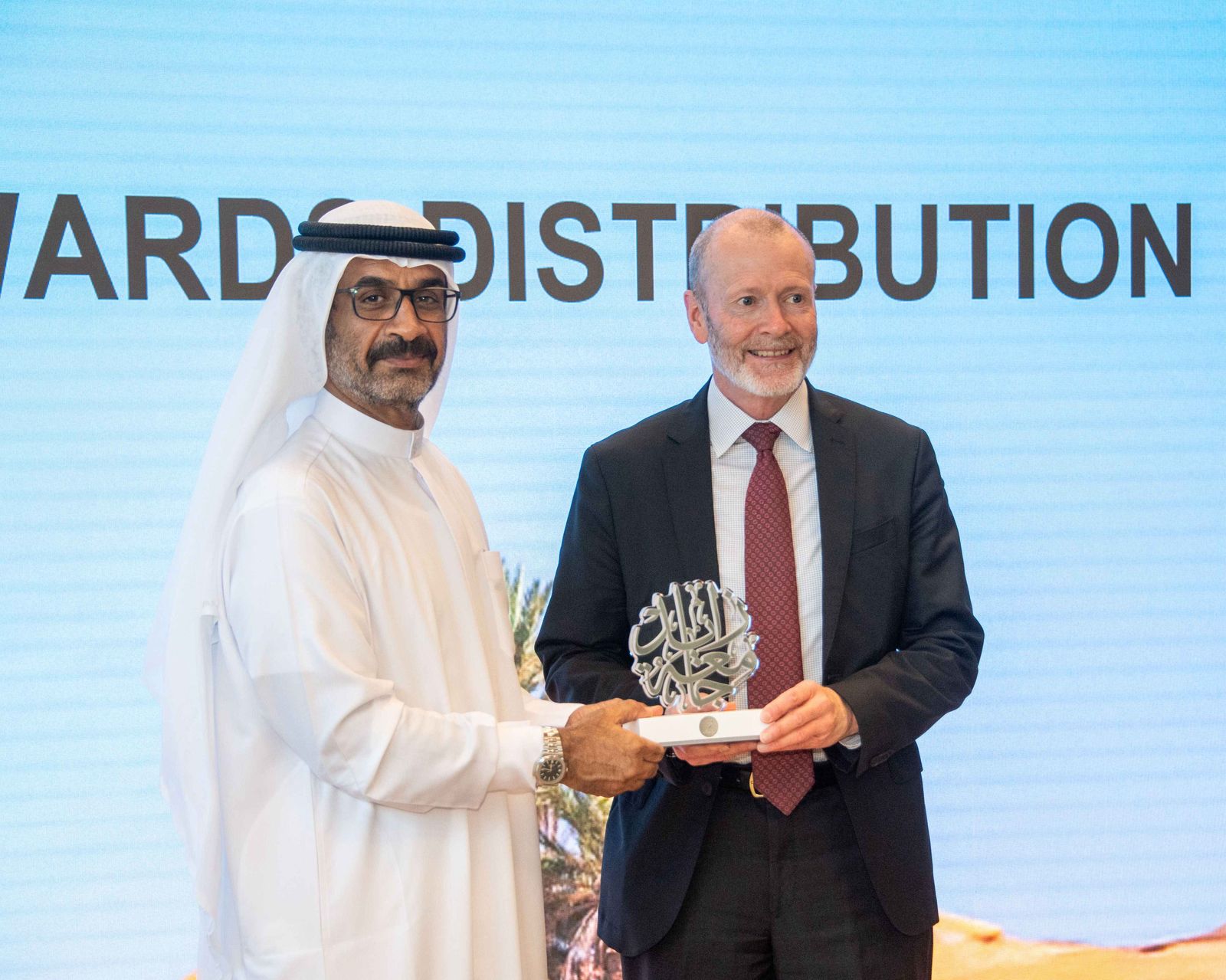 مركز حمدان بن محمد لإحياء التراث يدعم البحث العلمي لطالبات جامعة زايد