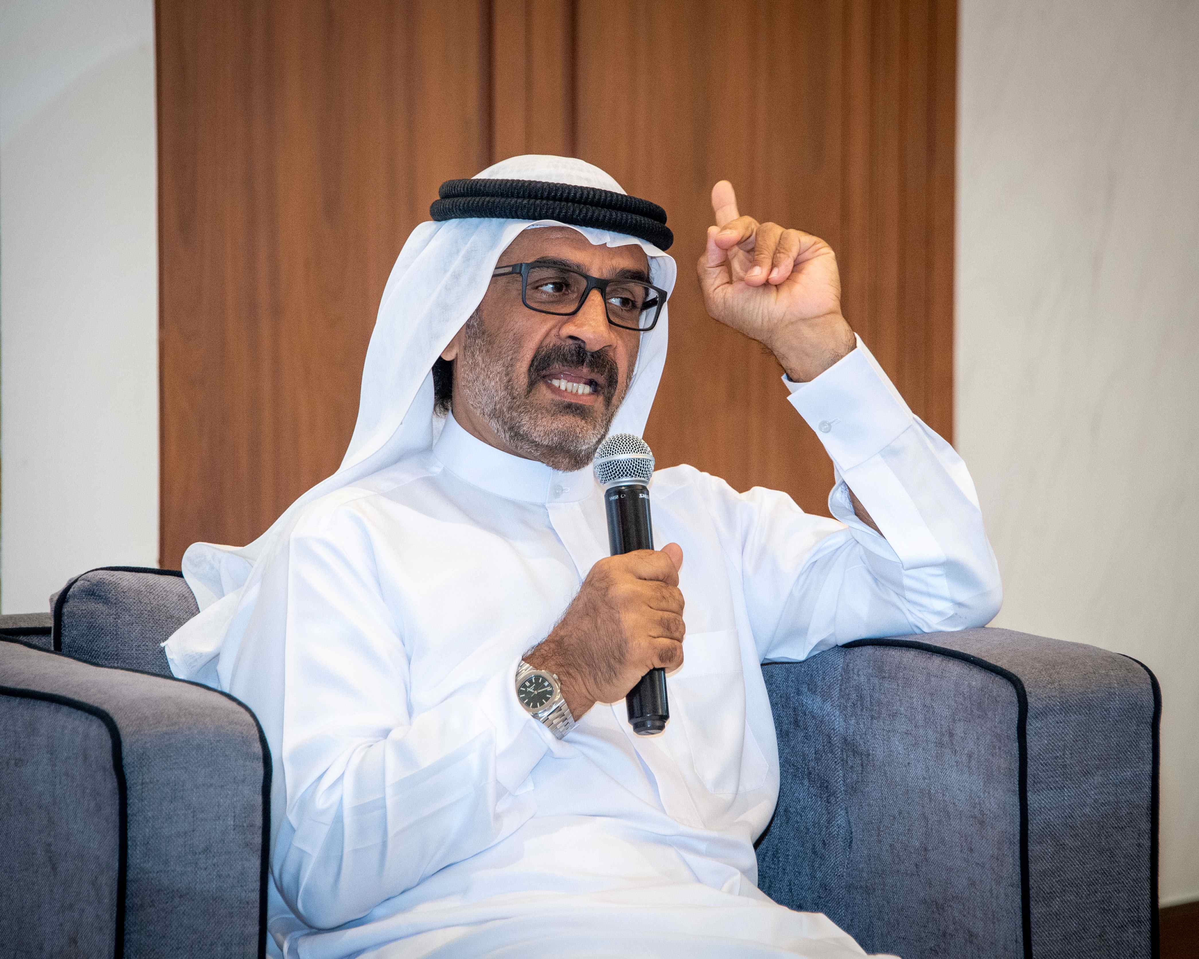 السنع في العلاقات الاجتماعية  محاضرة لمركز حمدان بن محمد لإحياء التراث في  مجلس الخوانيج