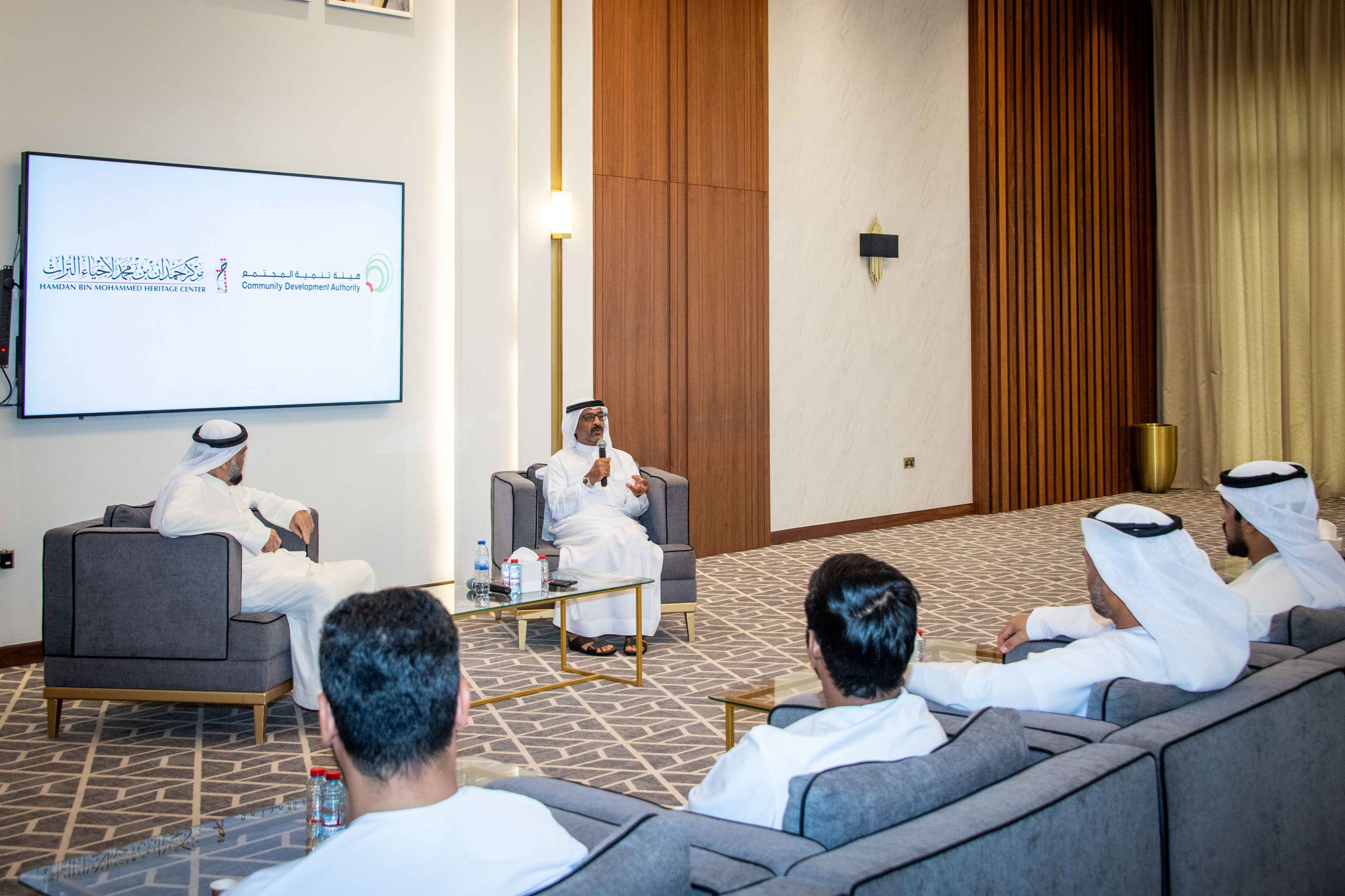 السنع في العلاقات الاجتماعية  محاضرة لمركز حمدان بن محمد لإحياء التراث في  مجلس الخوانيج