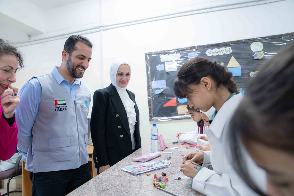 سلطان بن أحمد القاسمي يزور مخيم ماركا للاجئين ومؤسسات إنسانية في الأردن ويدعو  إلى تكاتف الجهود وحشد الدعم للأشقاء الفلسطينيين