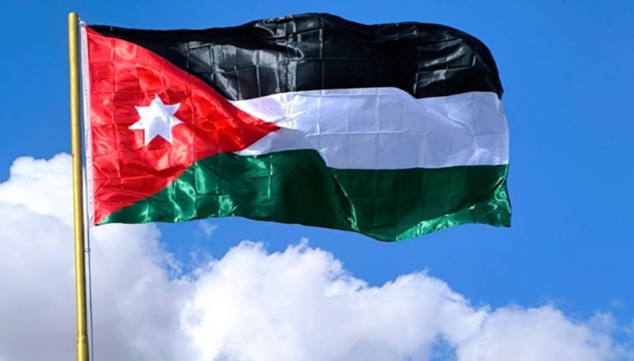 وزير الإدارة المحلية: يوم العلم الأردني تجسيد للوحدة الوطنية والولاء للقيادة