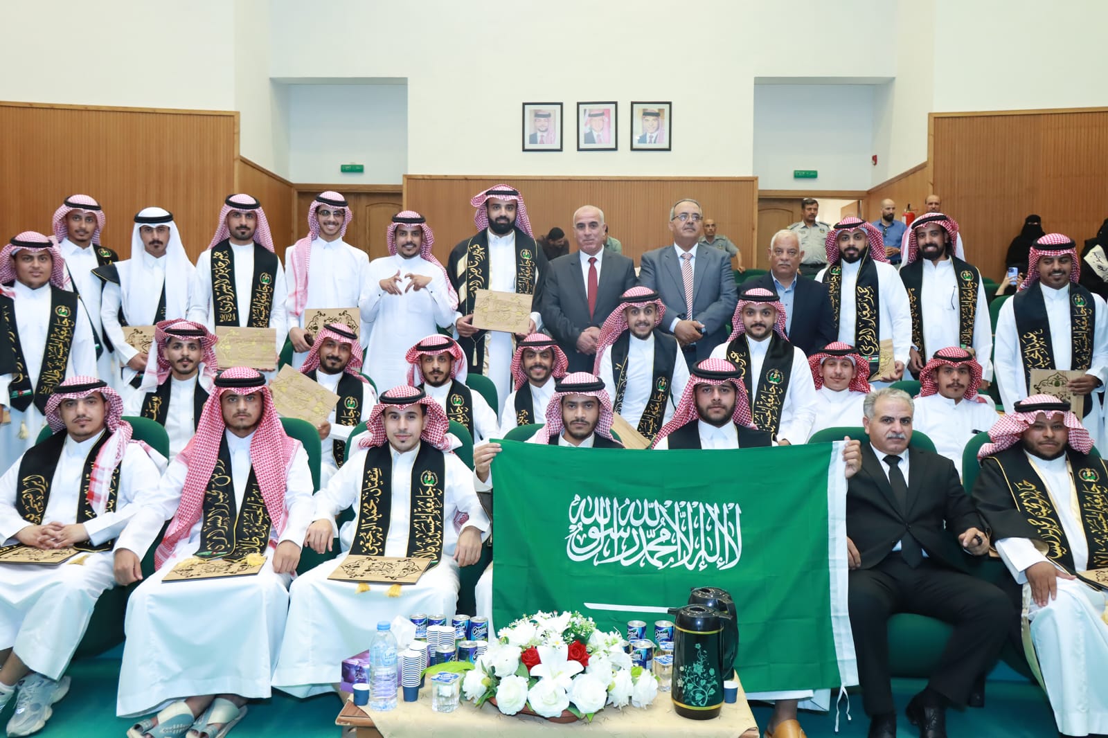 الطلبة السعوديون في جامعة الحسين بن طلال يشاركون في احتفالات يوم العلم الأردني ويؤكدون عمق العلاقات الأخوية بين البلدين