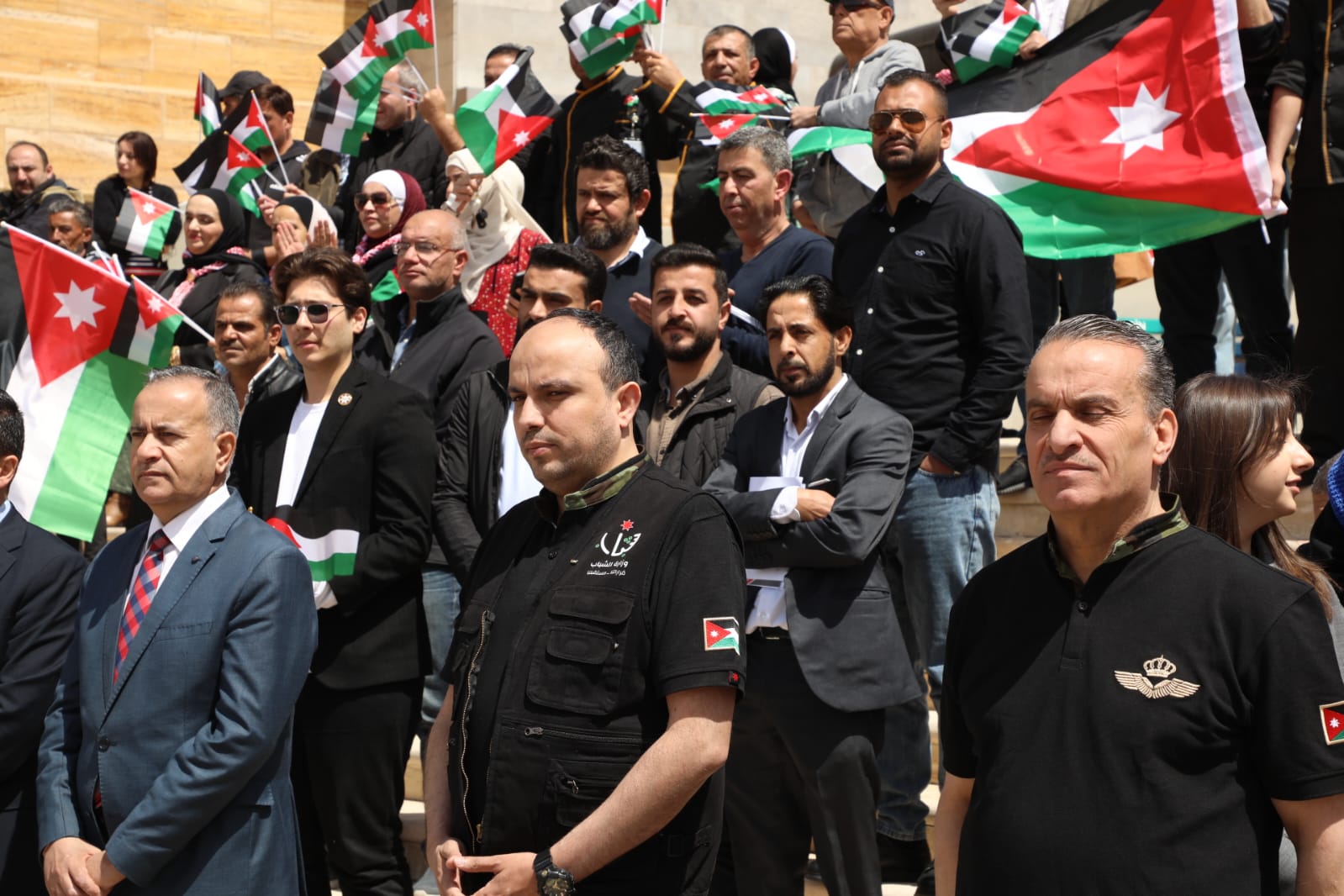 الأسرة الشبابية تحتفل بيوم العلم