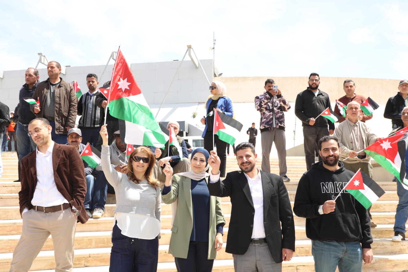 الأسرة الشبابية تحتفل بيوم العلم