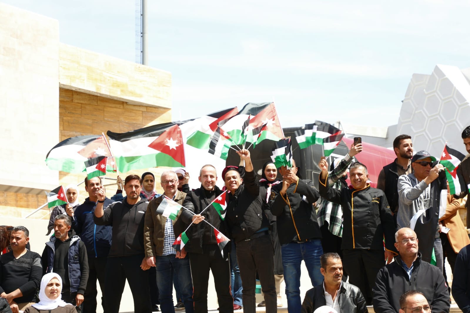 الأسرة الشبابية تحتفل بيوم العلم