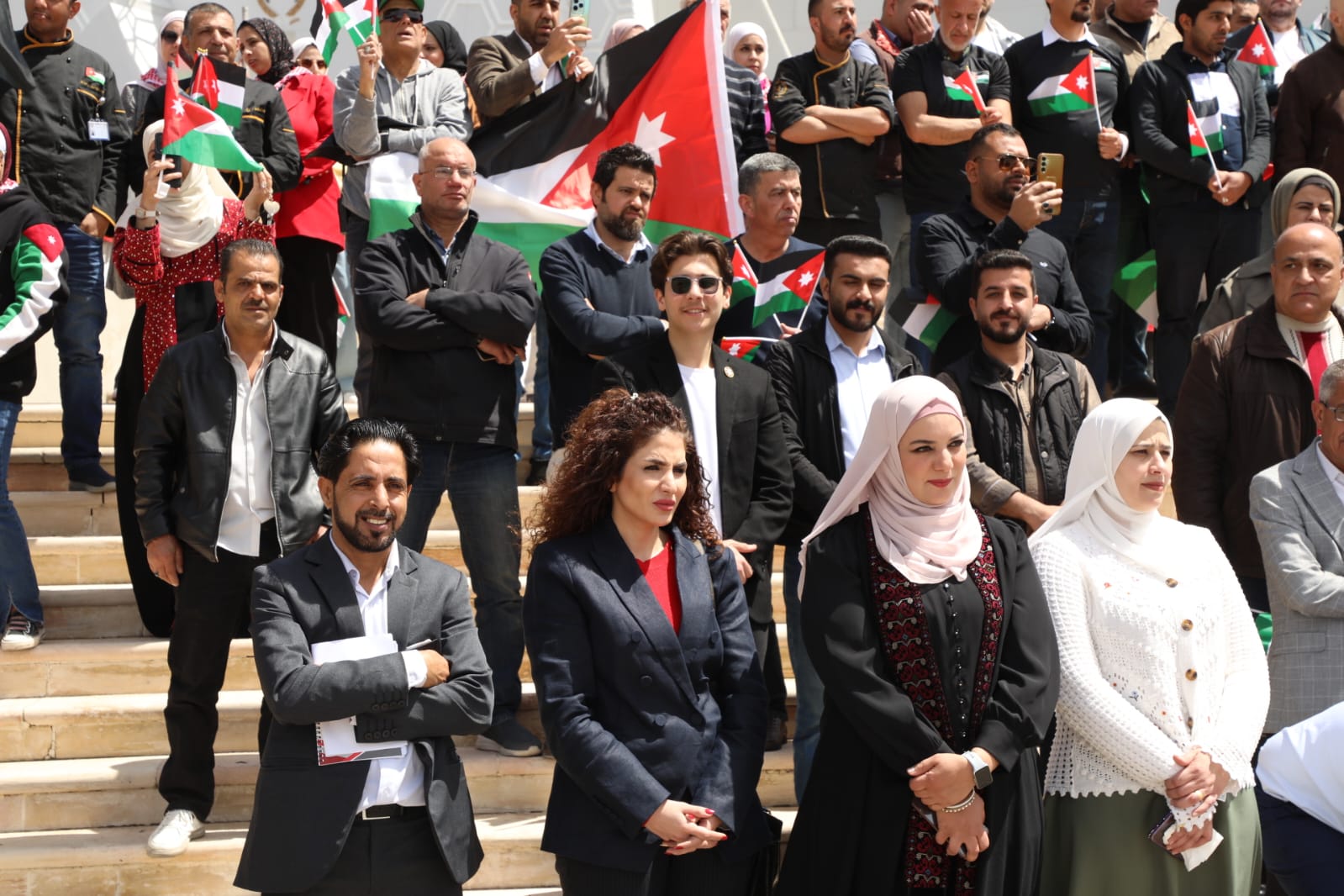 الأسرة الشبابية تحتفل بيوم العلم