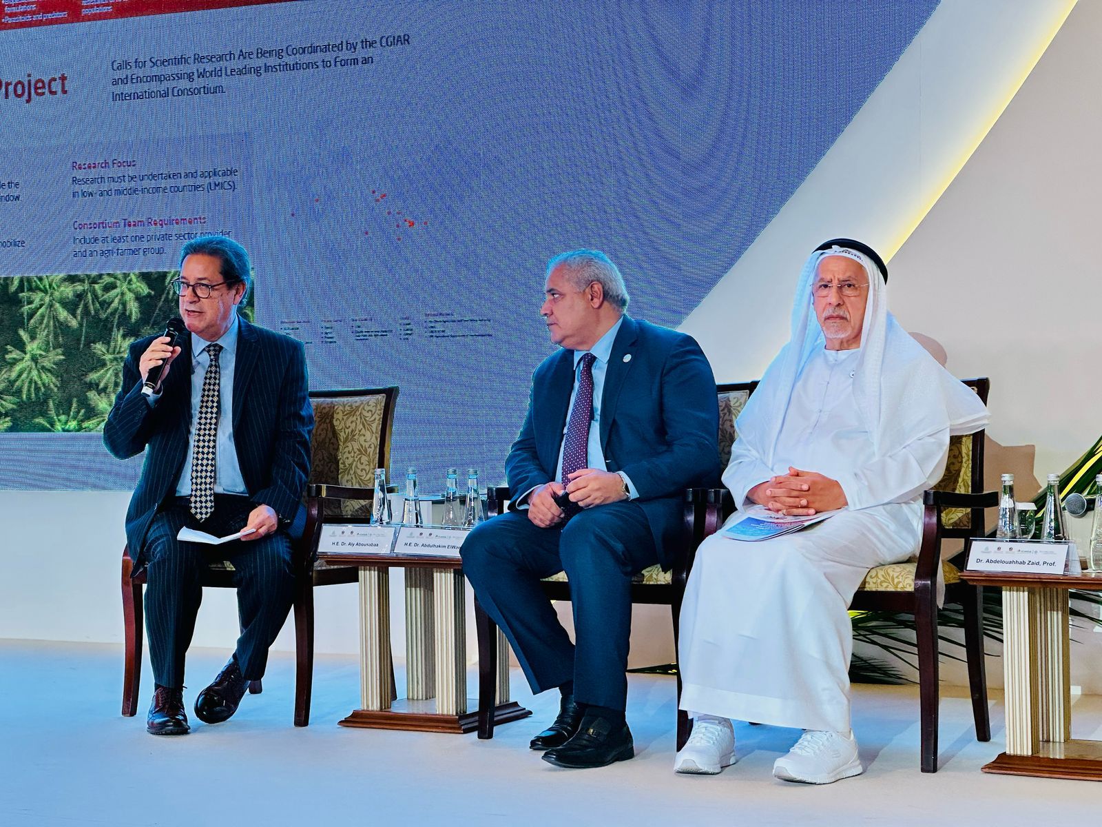 في إطار الشراكة في الابتكار الزراعي بين الـمكتب الشؤون الدولية - بديوان الرئاسة ومؤسسة جيتس العالمية بالتعاون مع جائزة خليفة الدولية لنخيل التمر والابتكار الزراعي 