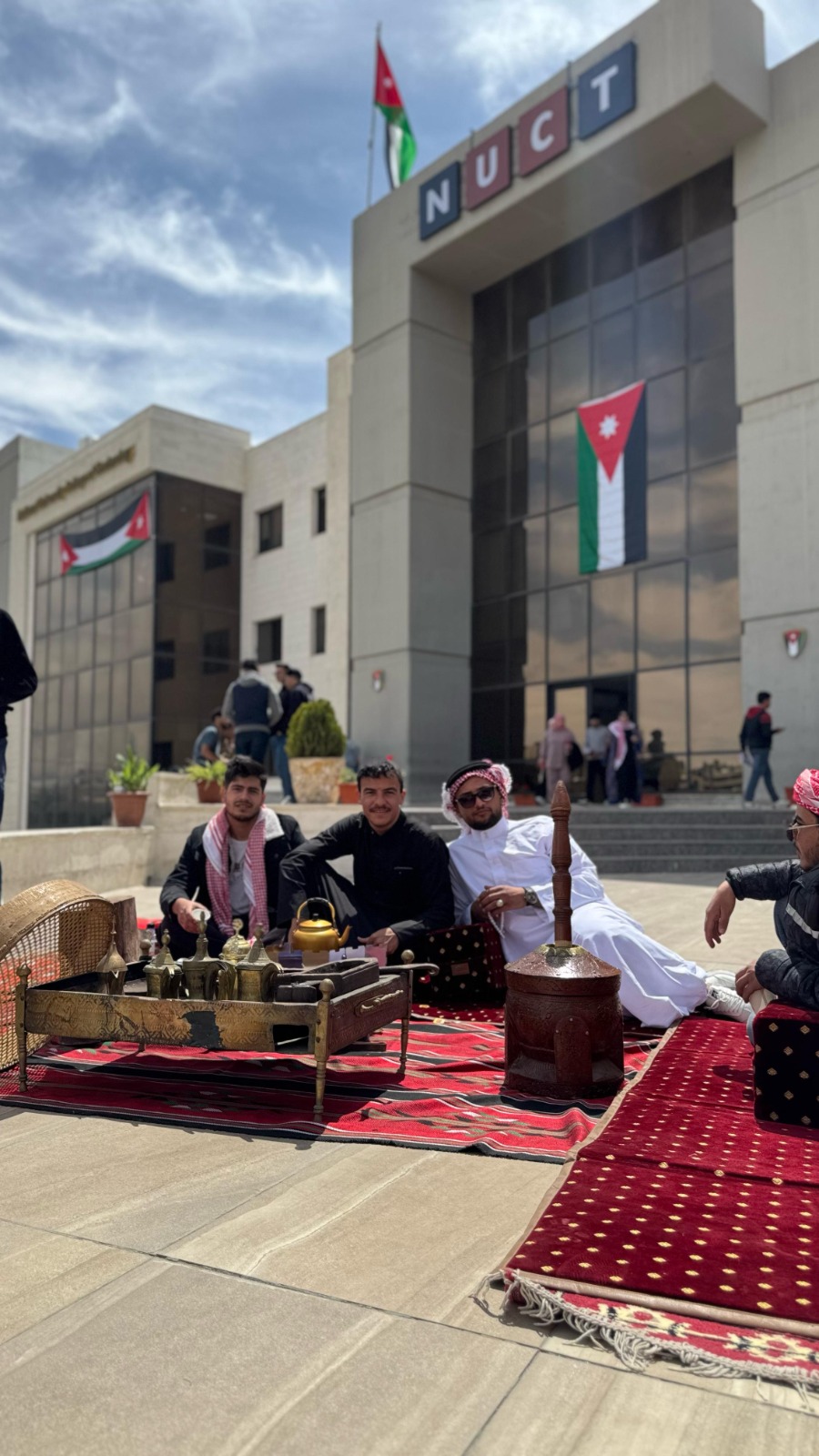 الكلية الجامعية الوطنية للتكنولوجيا تحتفل بيوم العلم وتثمن جهود نشامى الأجهزة الأمنية المباركة 