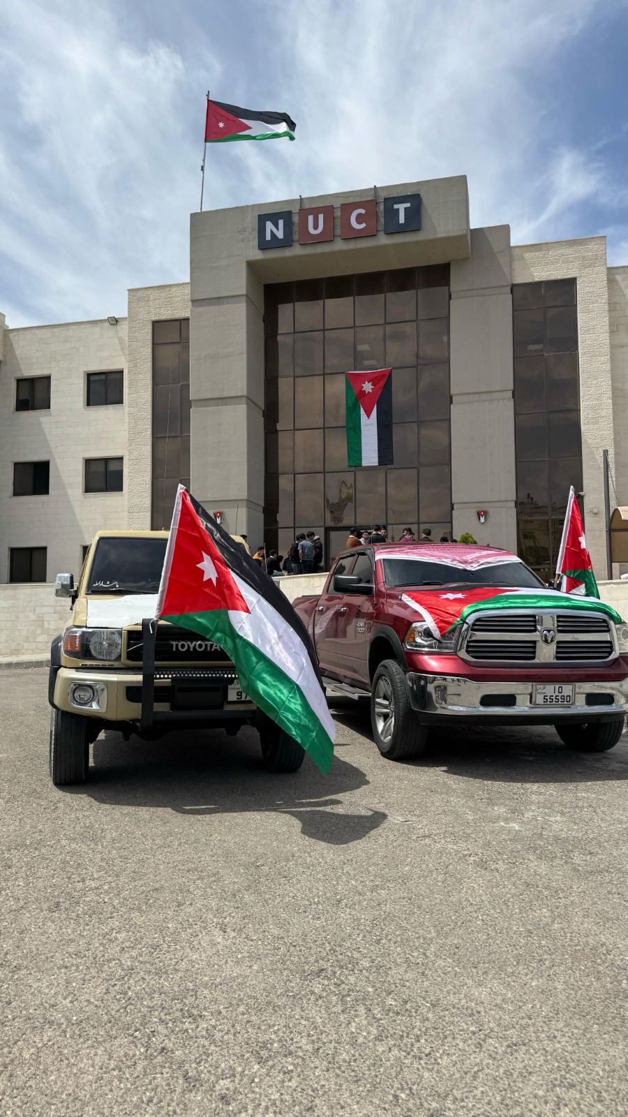 الكلية الجامعية الوطنية للتكنولوجيا تحتفل بيوم العلم وتثمن جهود نشامى الأجهزة الأمنية المباركة 