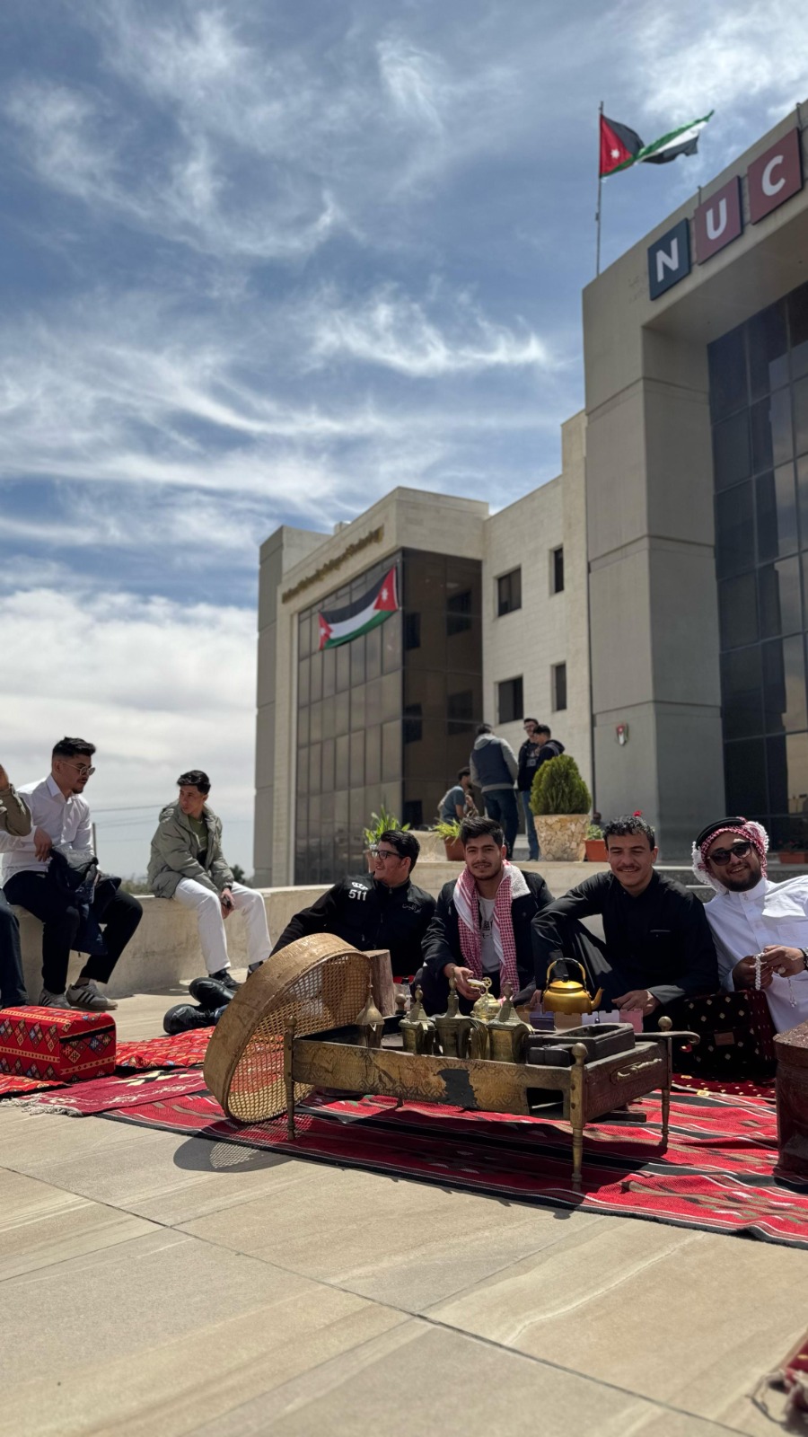 الكلية الجامعية الوطنية للتكنولوجيا تحتفل بيوم العلم وتثمن جهود نشامى الأجهزة الأمنية المباركة 