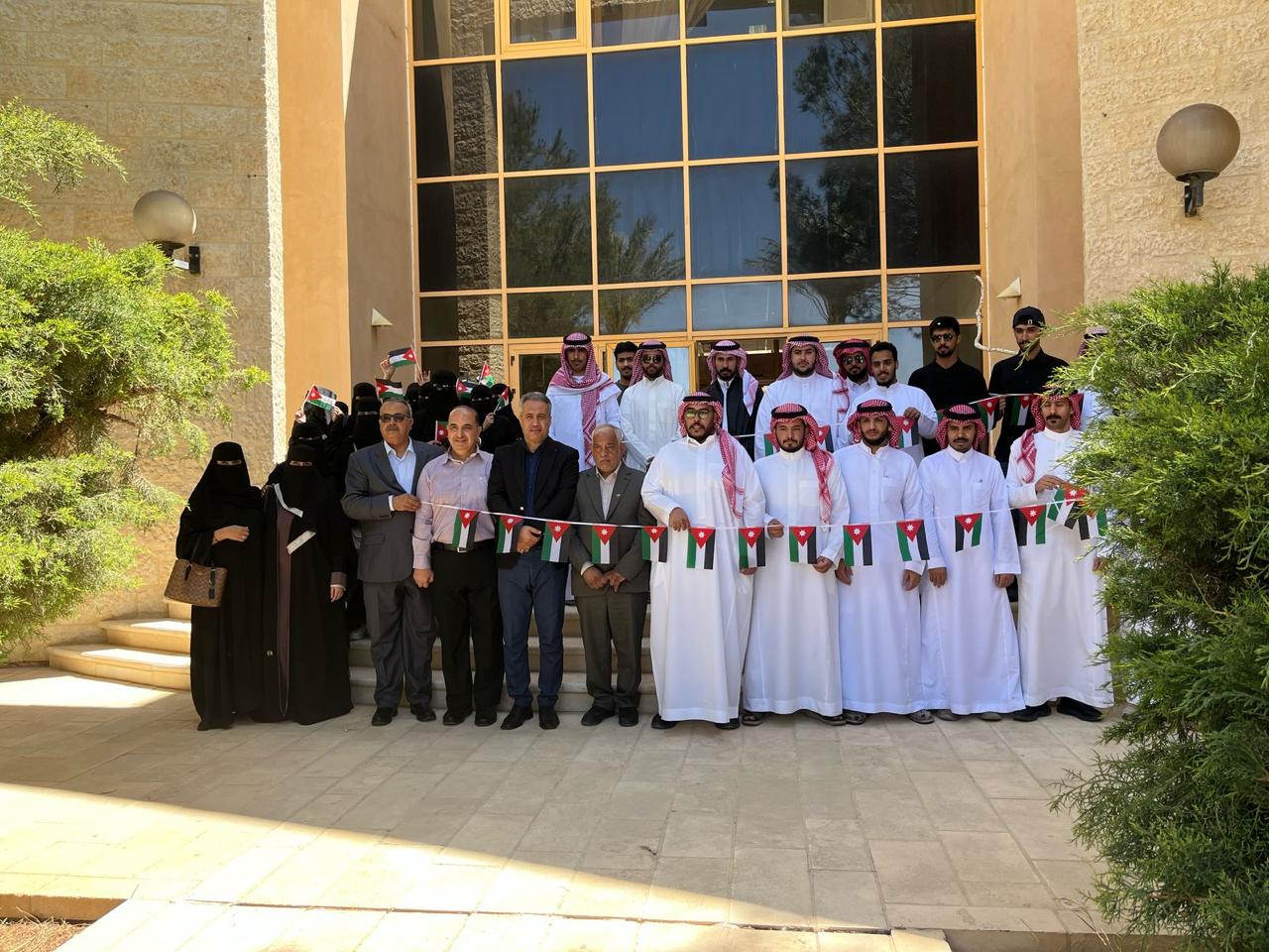 الطلبة السعوديون في جامعة الحسين بن طلال يشاركون في احتفالات يوم العلم الأردني ويؤكدون عمق العلاقات الأخوية بين البلدين