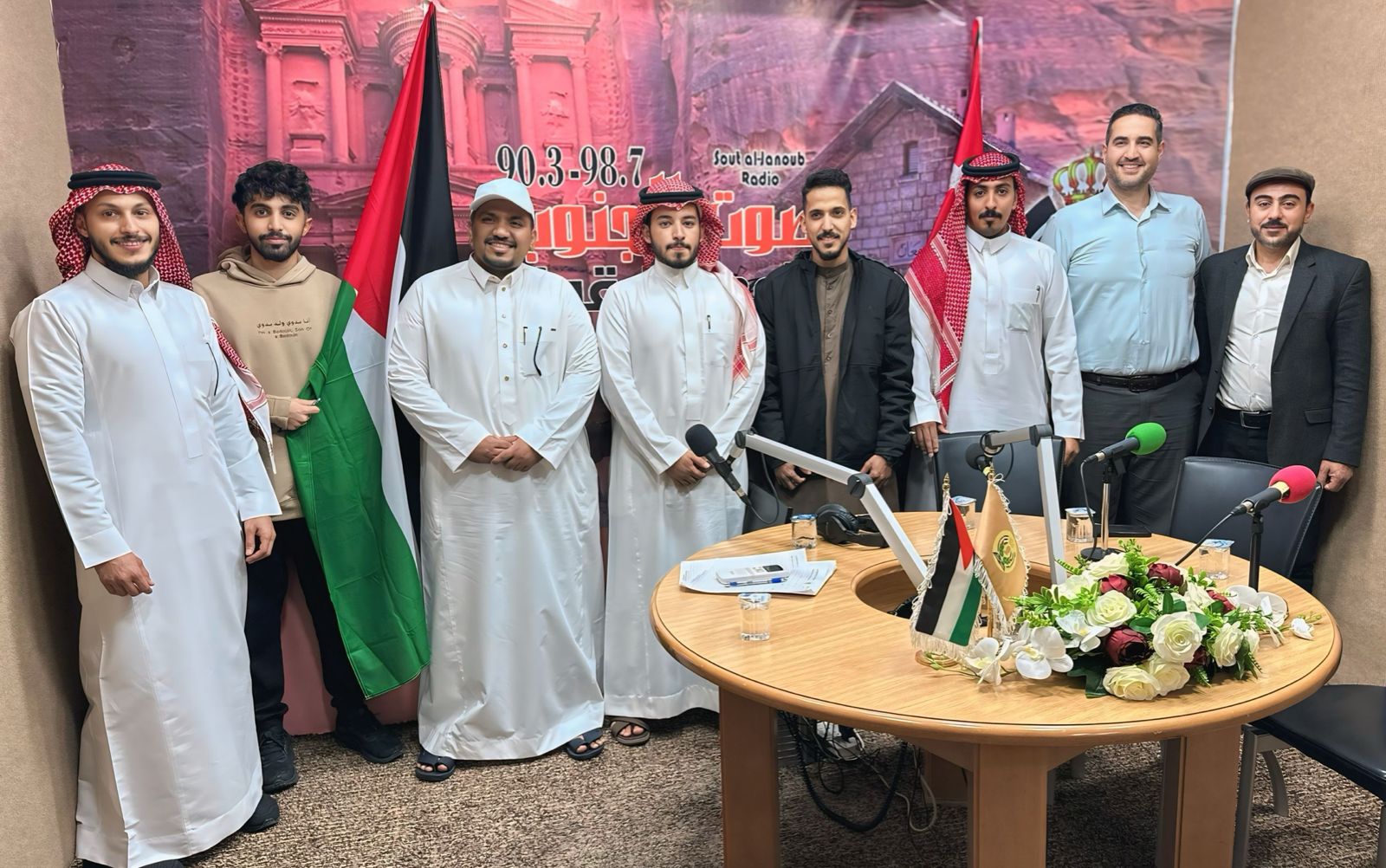 الطلبة السعوديون في جامعة الحسين بن طلال يشاركون في احتفالات يوم العلم الأردني ويؤكدون عمق العلاقات الأخوية بين البلدين