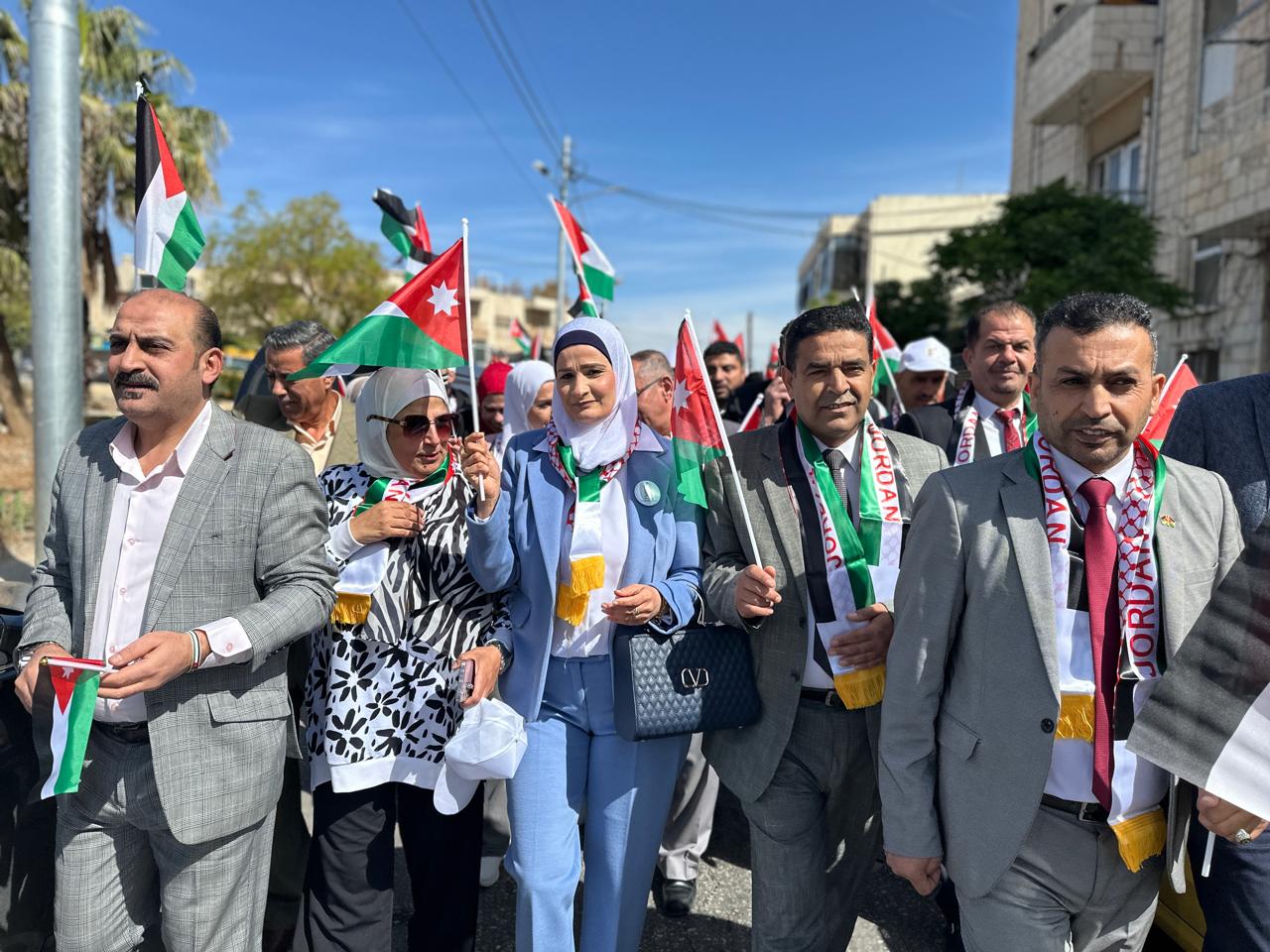 . أسرة تربية لواء ماركا تحتفل بيوم العلم 