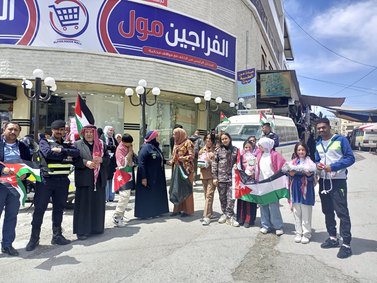 شباب الزرقاء يشاركون في احتفالات يوم العلم الأردني