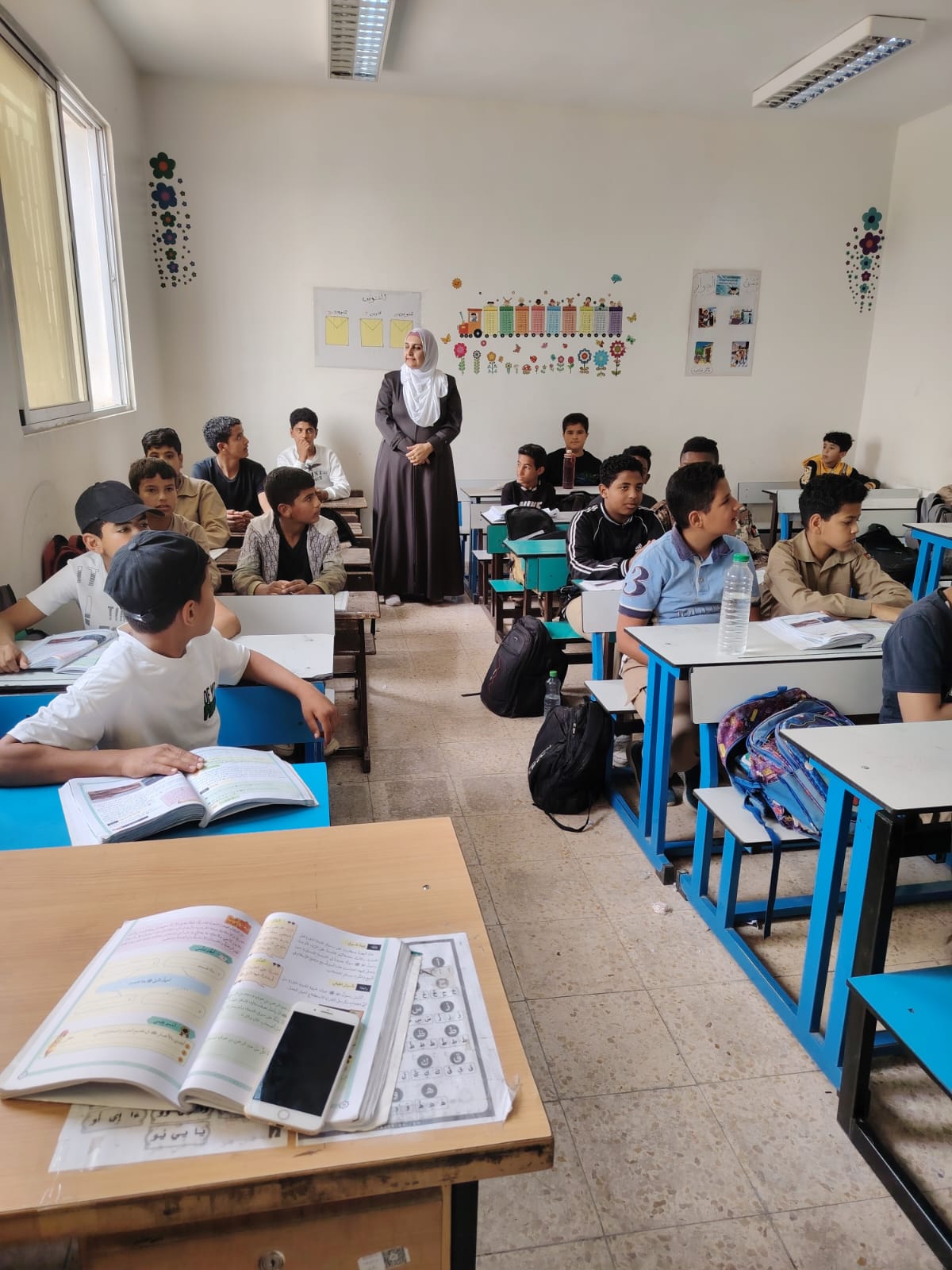المومني تتفقد مدرسة زيد بن حارثة الأساسية الثانية للبنين  