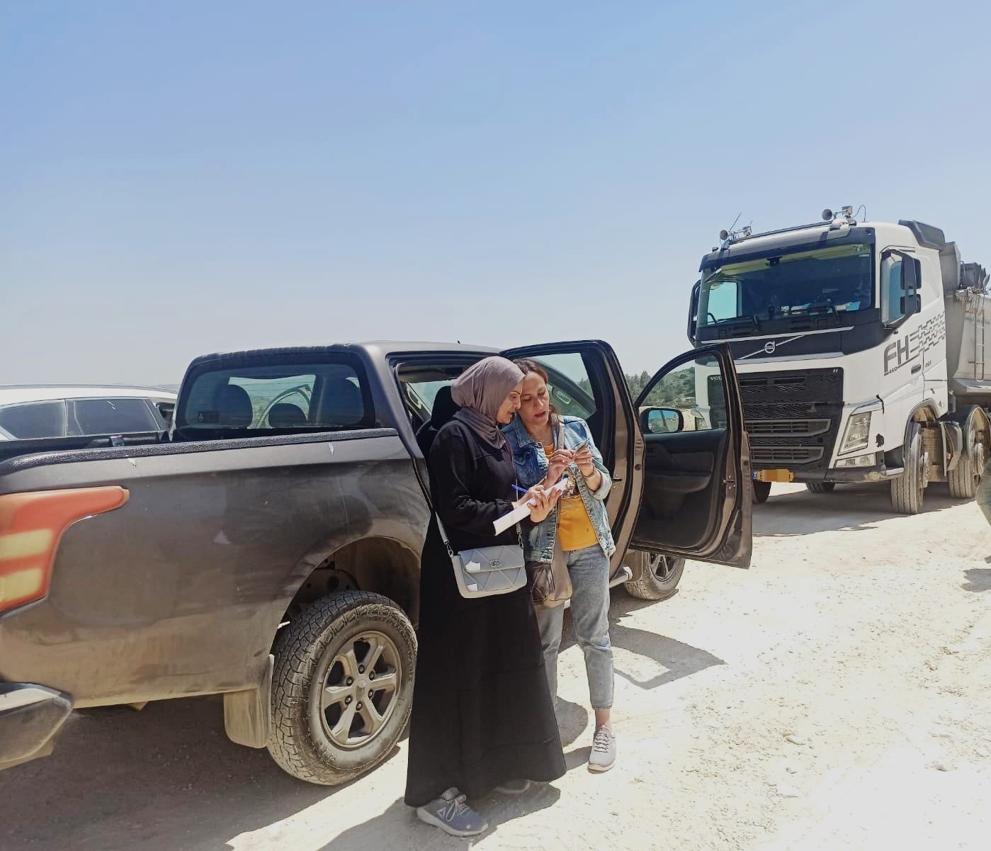 نابلس: إعادة شاحنة إسرائيلية محملة بنفايات إلى  مستعمرة أريئيل بعد ضبطها في حوارة