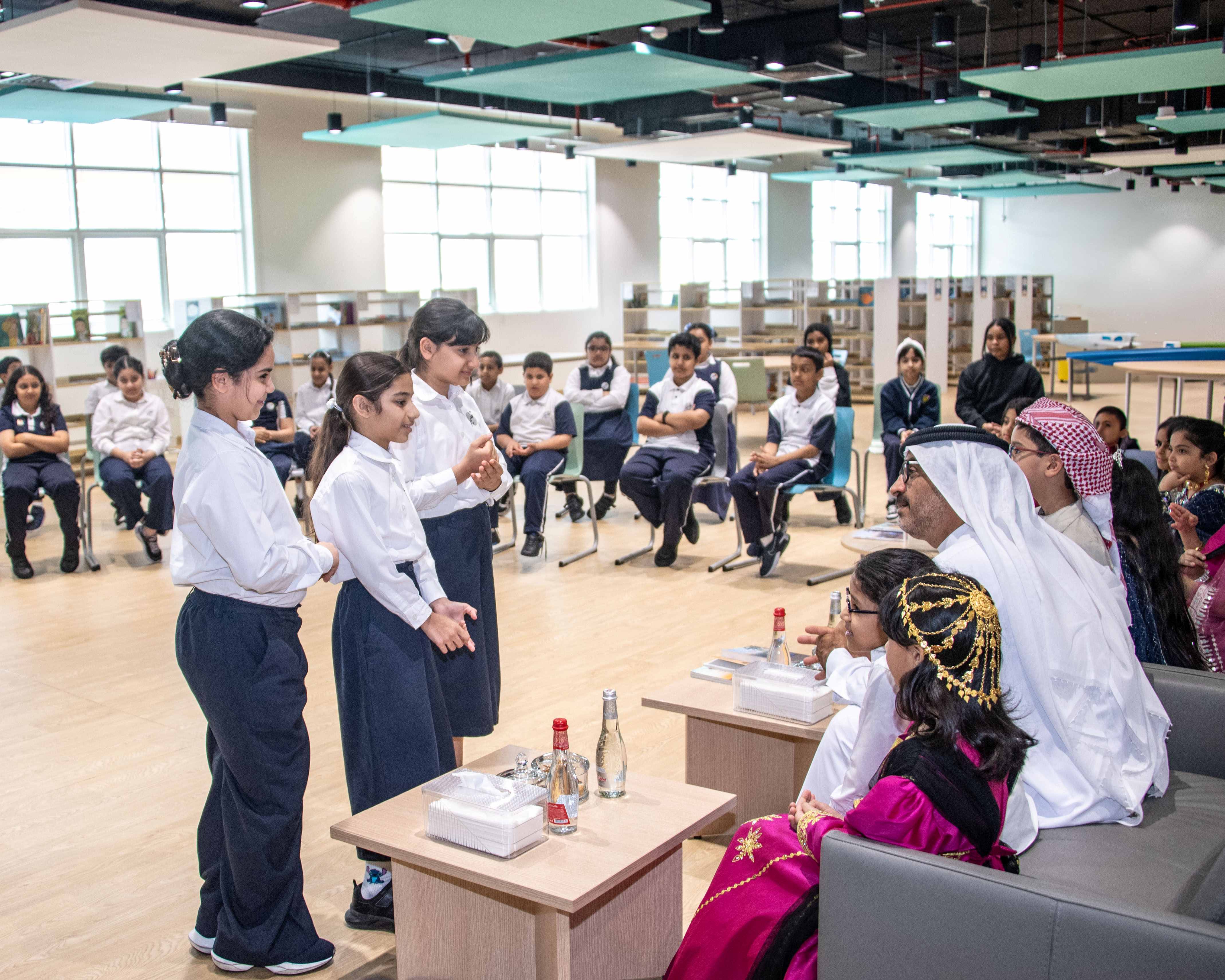 أثر القيم في المجتمع الإماراتي  محاضرة لمركز حمدان بن محمد لإحياء التراث في مجمع زايد التعليمي