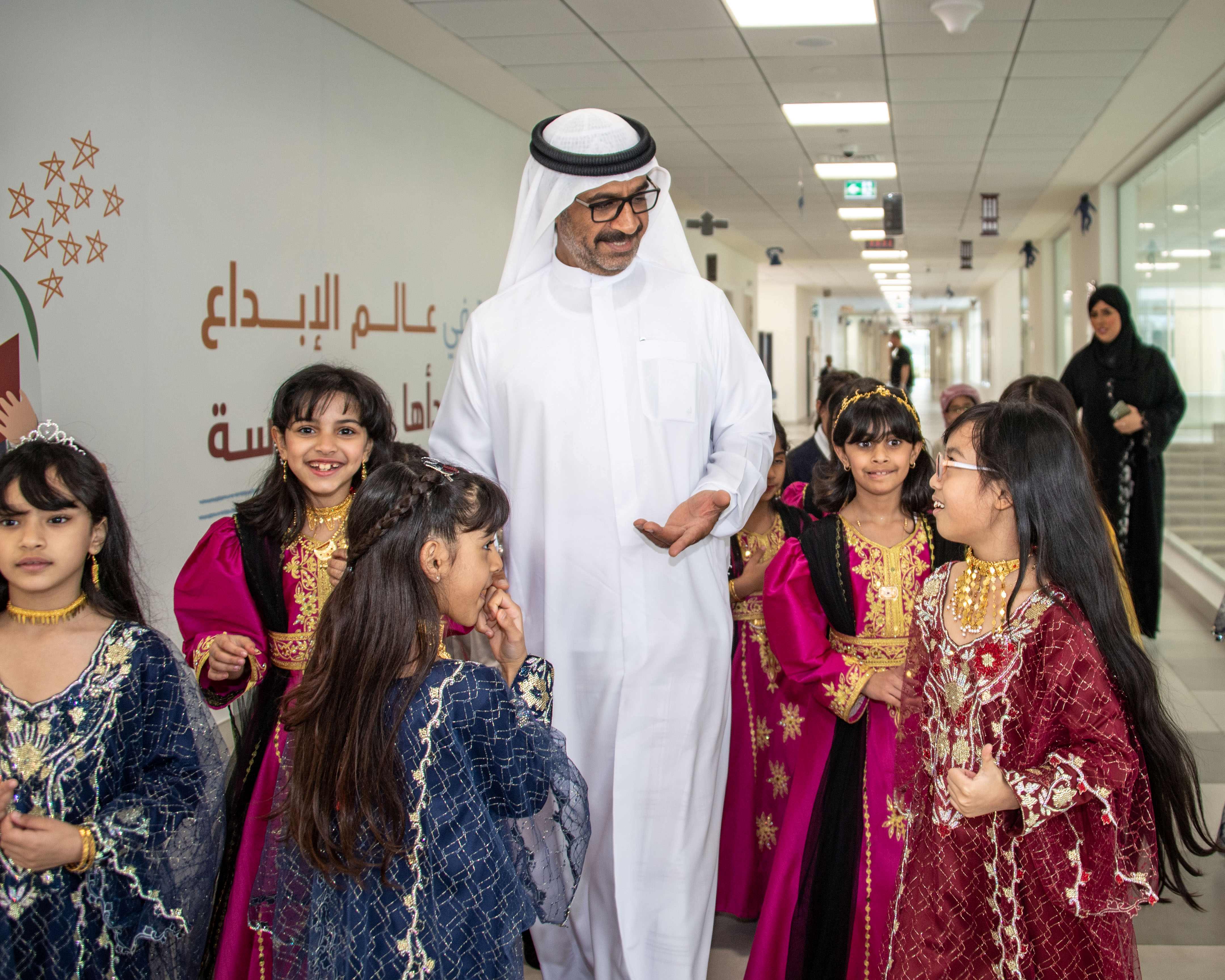 أثر القيم في المجتمع الإماراتي  محاضرة لمركز حمدان بن محمد لإحياء التراث في مجمع زايد التعليمي