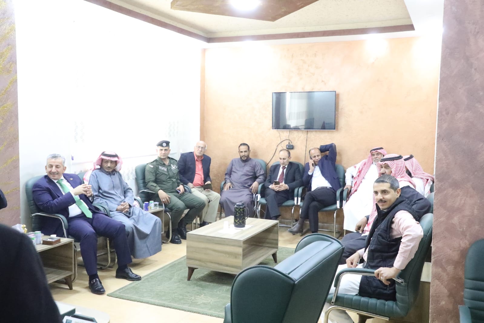 الرواشدة يقرر تأسيس مكتبة للطفل في قضاء الجفر