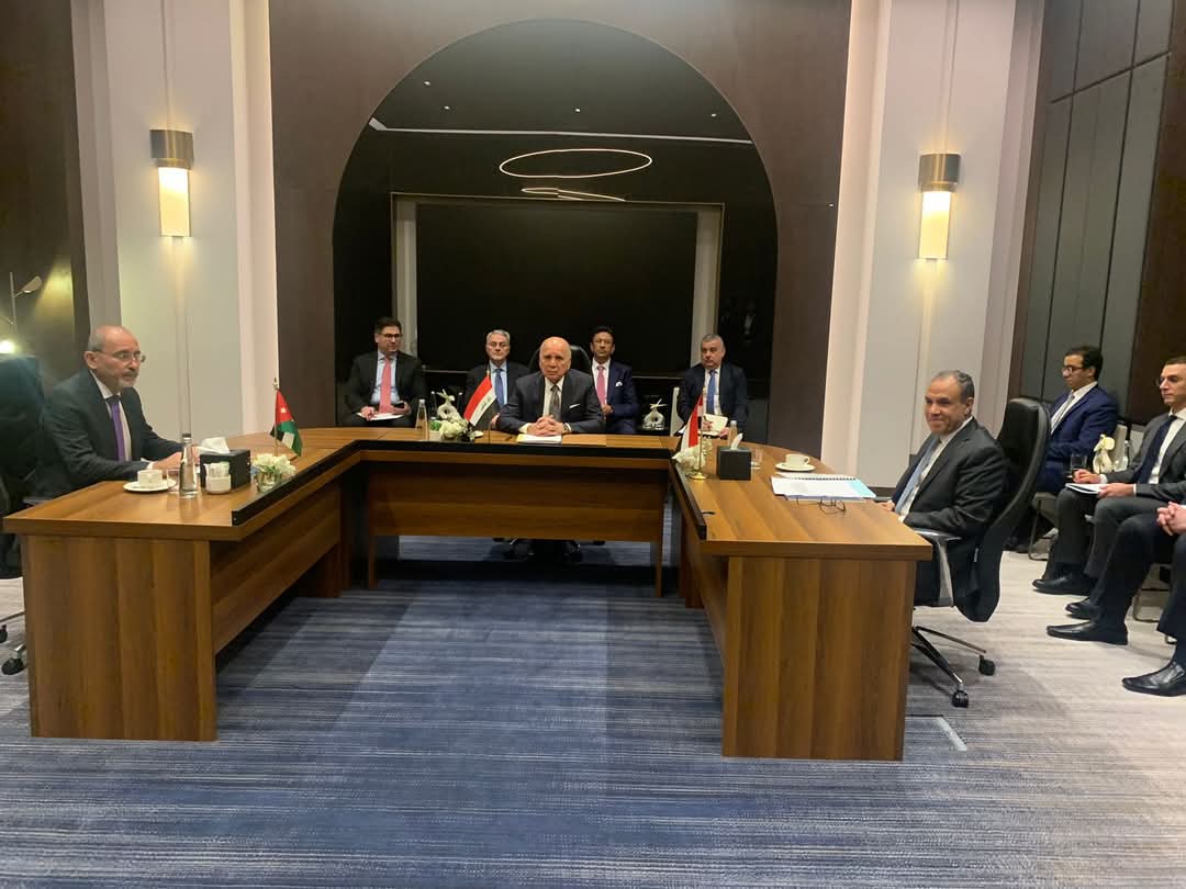 وزراء خارجية العراق ومصر والأردن  يتفقون على تنفيذ المشروعات المشتركة بمجالات مختلفة في اطار تعزيز التعاون الاقتصادي 
