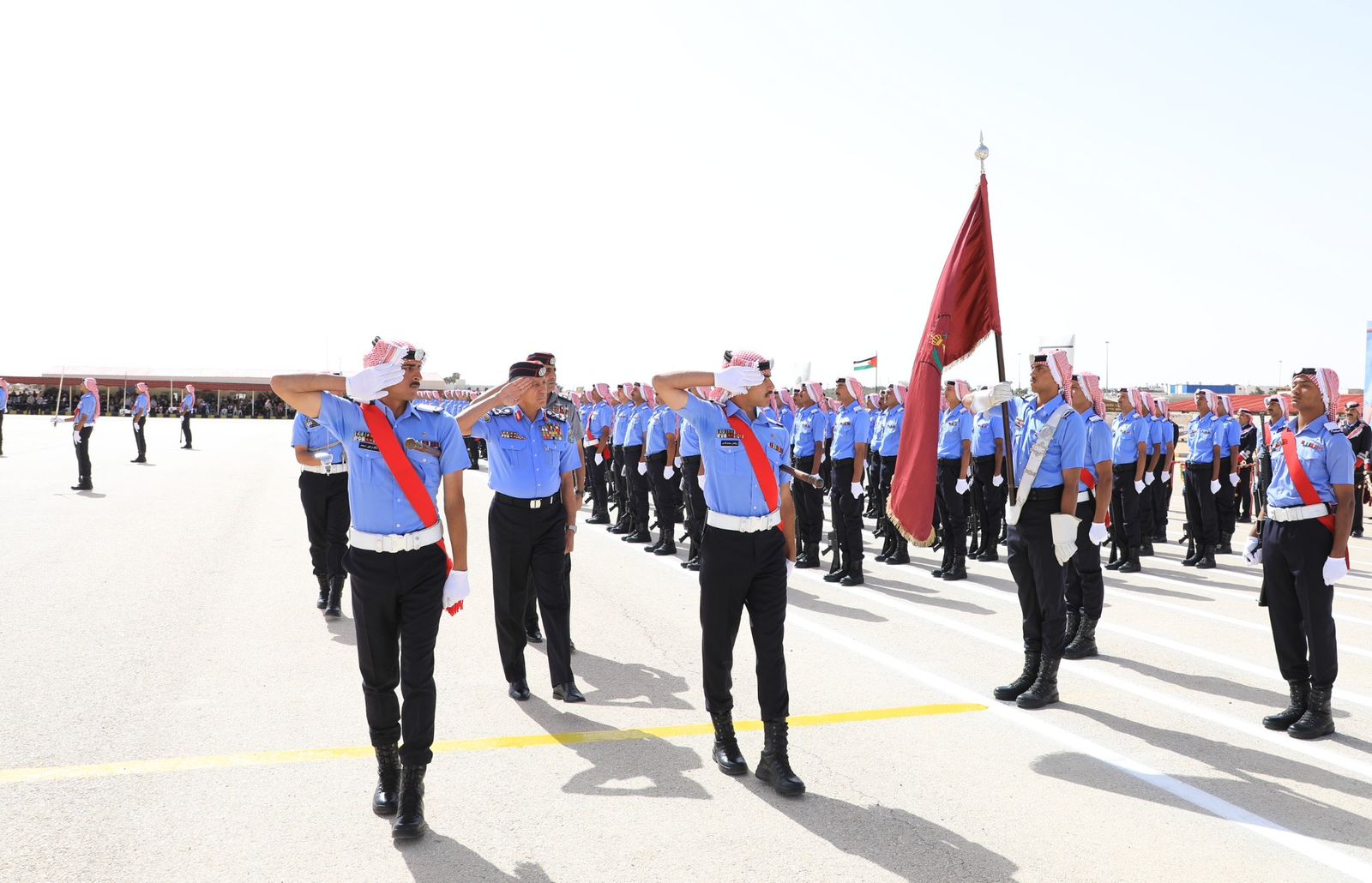مدير الأمن العام يرعى حفل تخريج دورة اعداد وتأهيل المستجدين