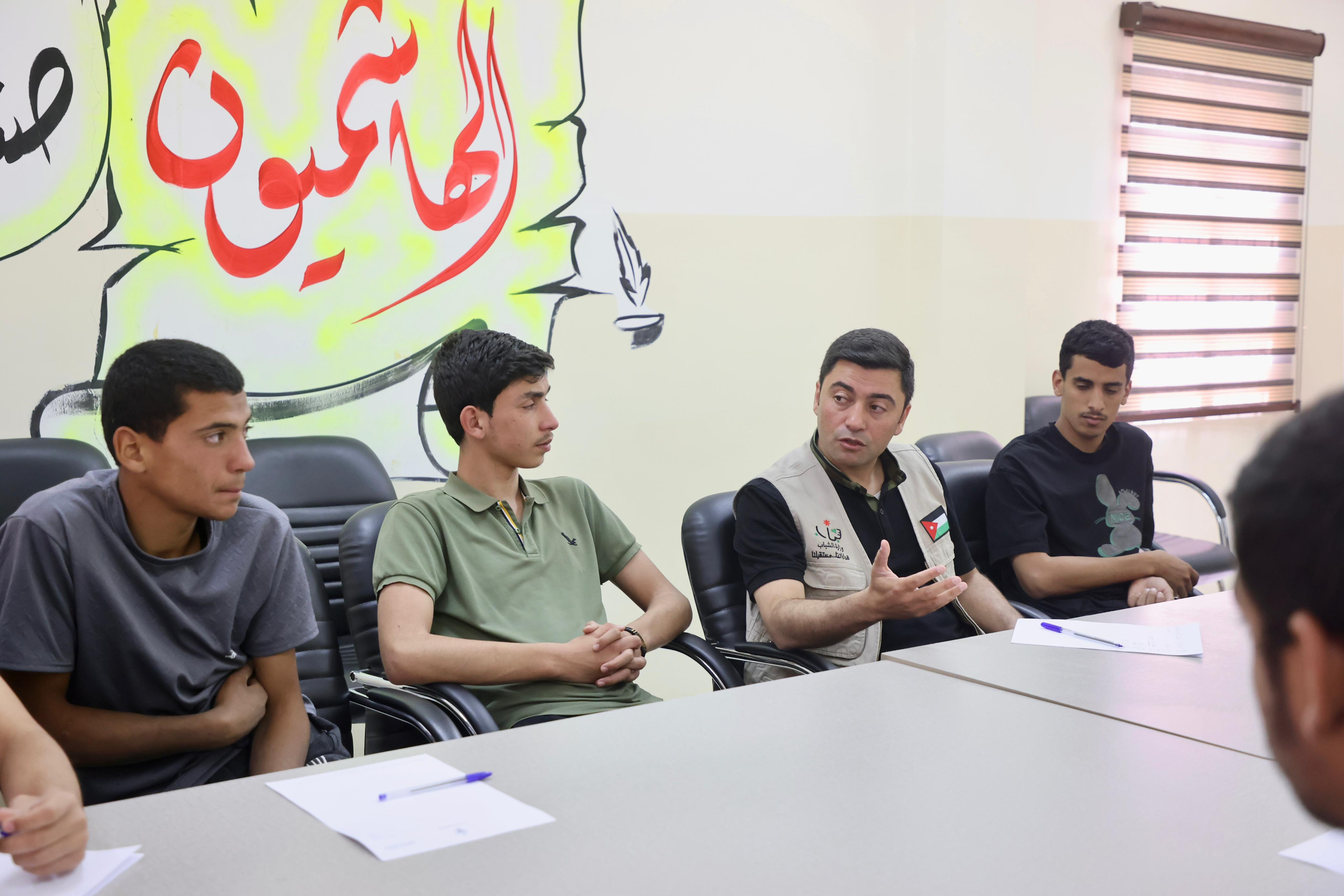 أمين عام وزارة الشباب يشارك شباب مليح في جلسة تدريبية حول  صناعة المحتوى الإعلامي والوصول إلى فرص العمل عبر مواقع التواصل الإجتماعي. 