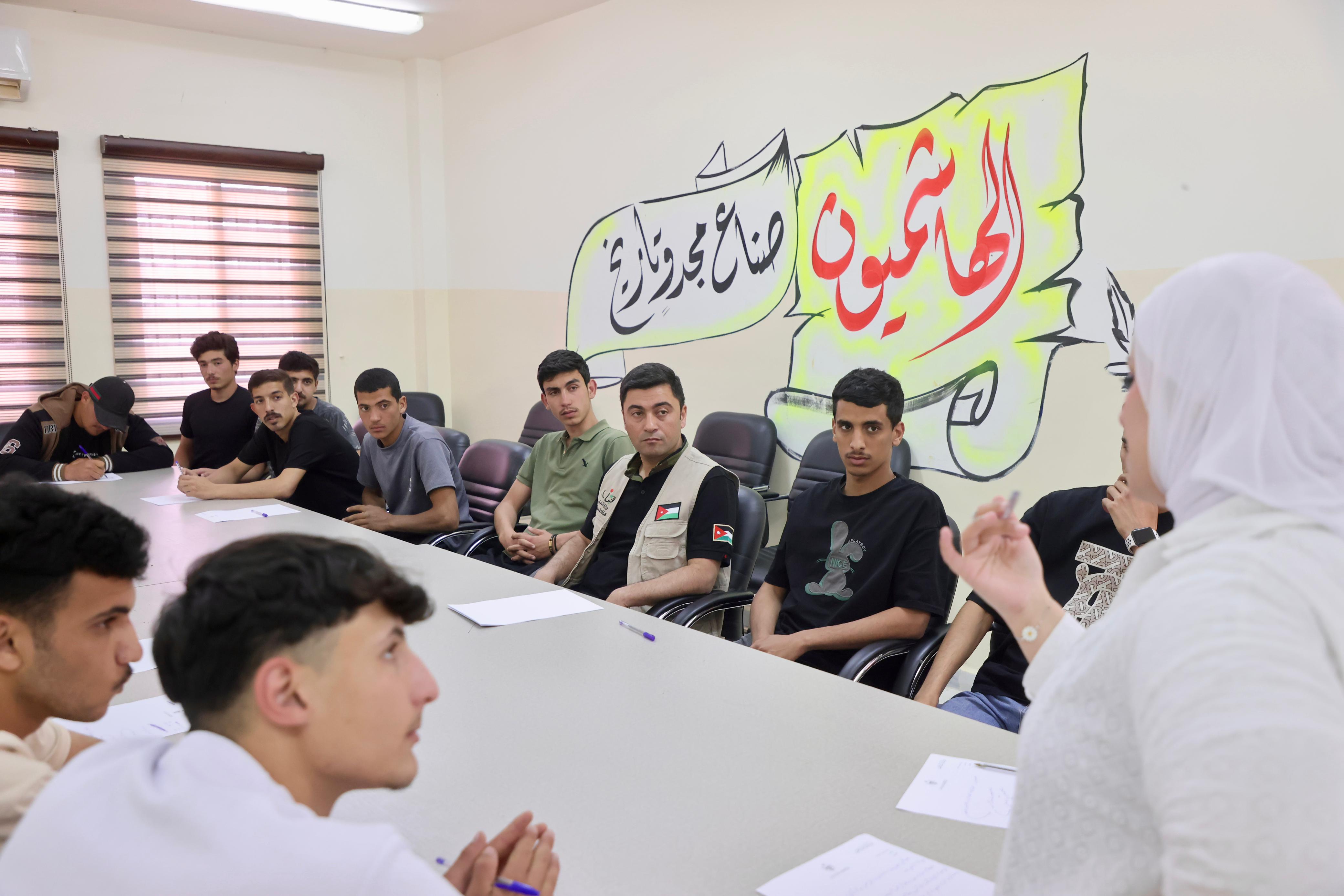 أمين عام وزارة الشباب يشارك شباب مليح في جلسة تدريبية حول  صناعة المحتوى الإعلامي والوصول إلى فرص العمل عبر مواقع التواصل الإجتماعي. 