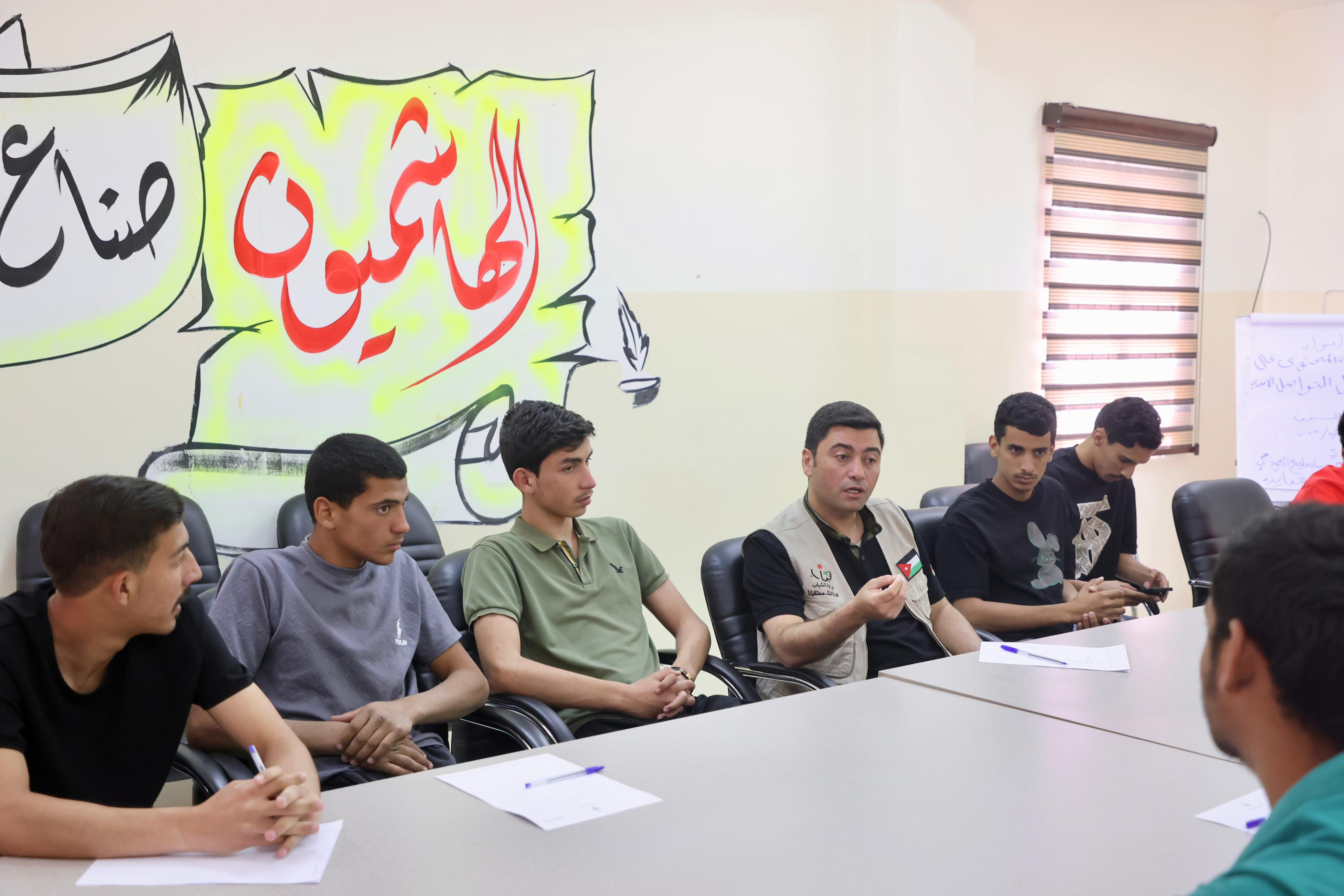 أمين عام وزارة الشباب يشارك شباب مليح في جلسة تدريبية حول  صناعة المحتوى الإعلامي والوصول إلى فرص العمل عبر مواقع التواصل الإجتماعي. 