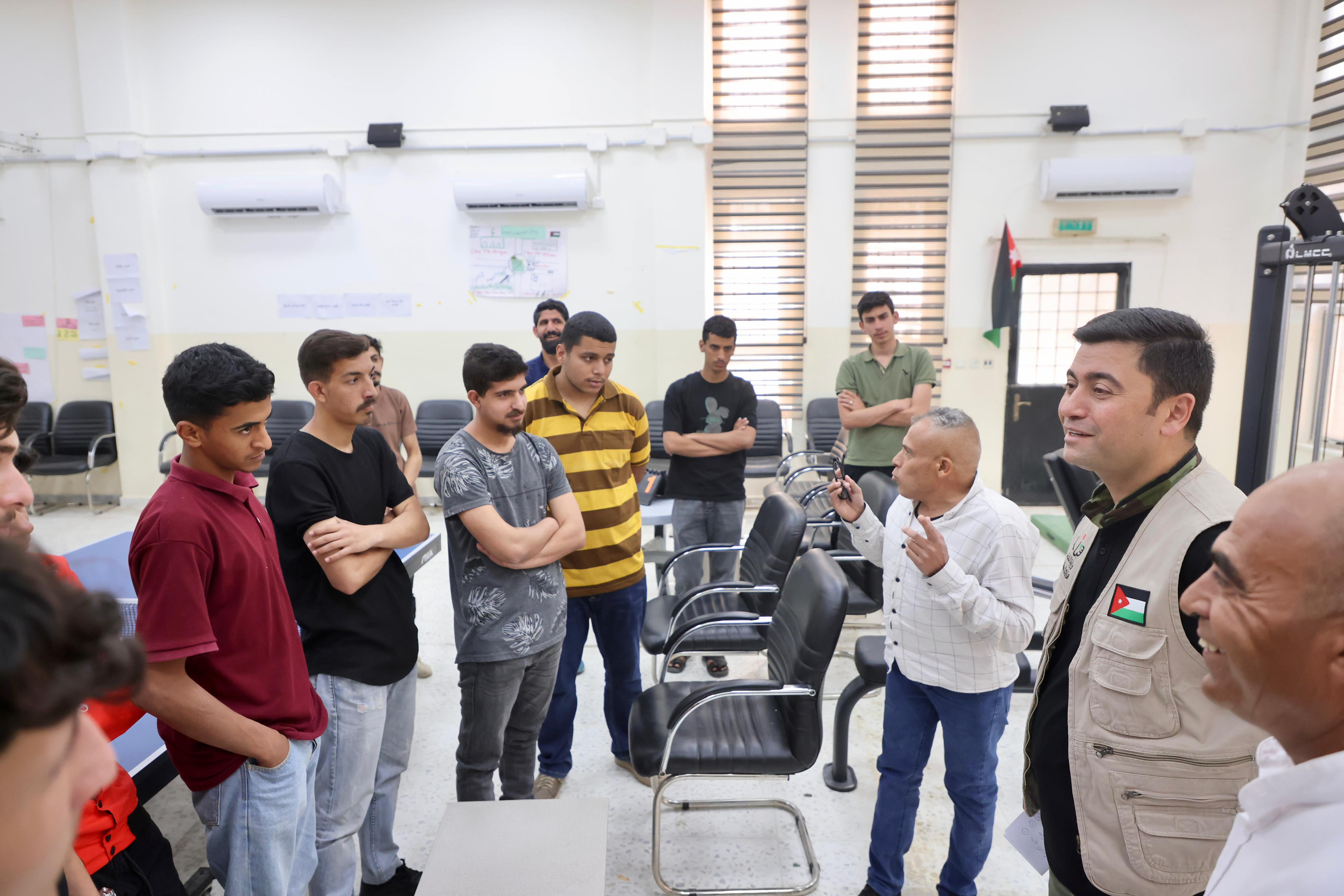 أمين عام وزارة الشباب يشارك شباب مليح في جلسة تدريبية حول  صناعة المحتوى الإعلامي والوصول إلى فرص العمل عبر مواقع التواصل الإجتماعي. 