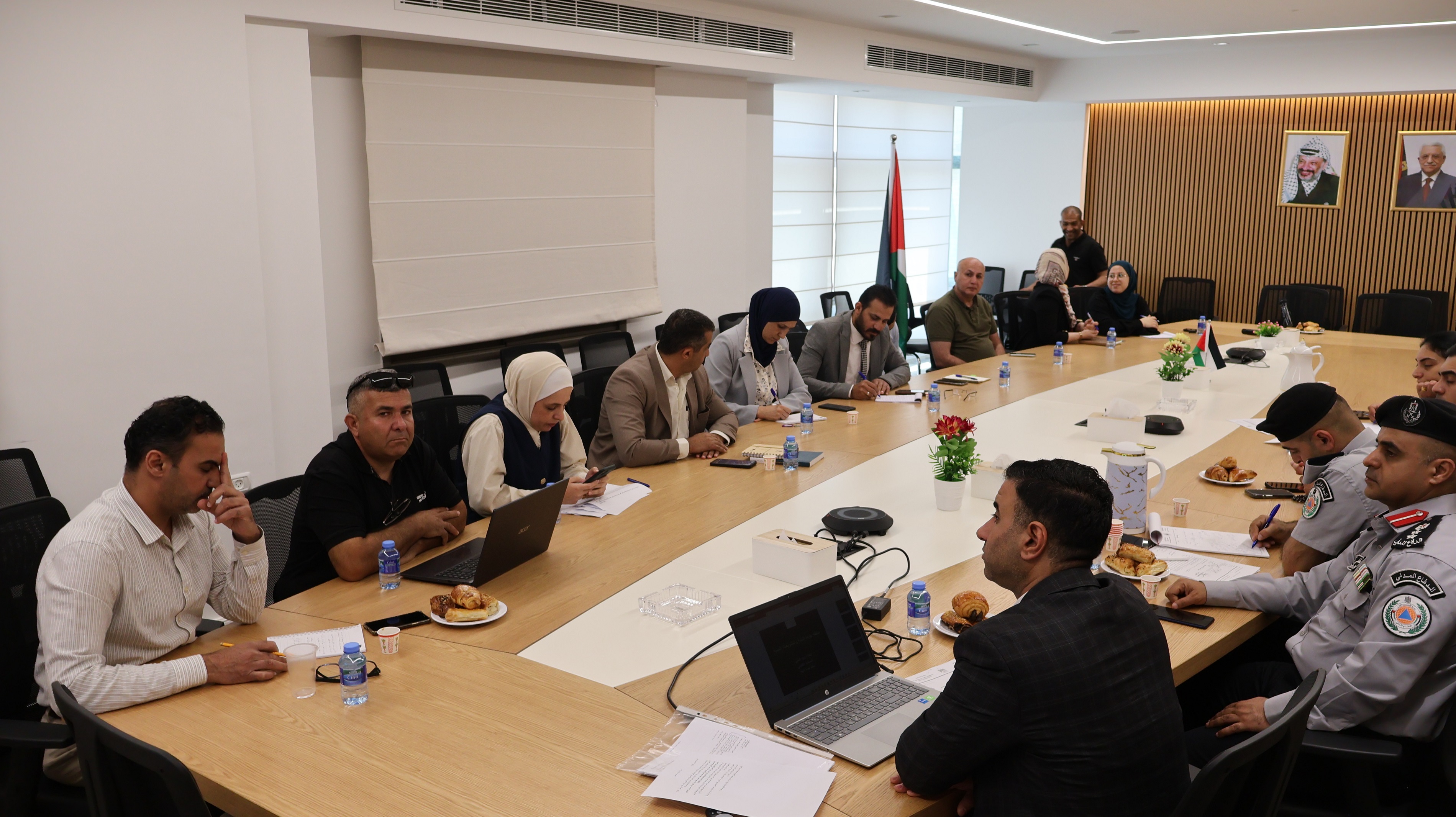  سلطة جودة البيئة و الدفاع المدني ينظمان ورشة تخصصية   لتعزيز التنسيق المشترك لمواجهة الطوارئ البيئية
