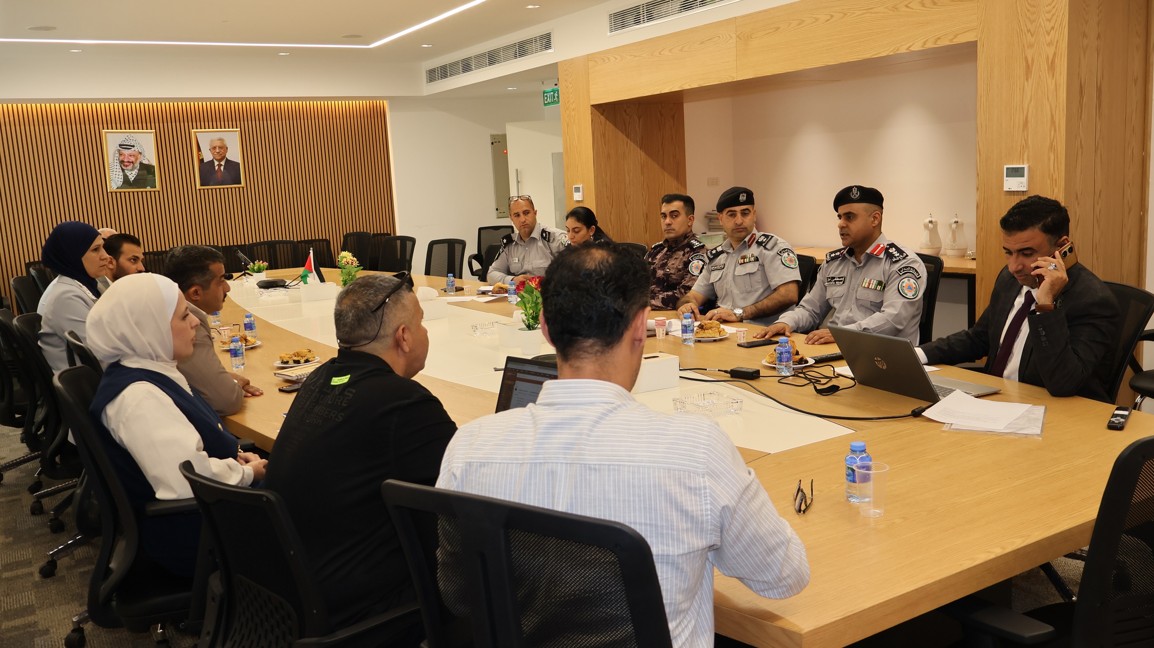  سلطة جودة البيئة و الدفاع المدني ينظمان ورشة تخصصية   لتعزيز التنسيق المشترك لمواجهة الطوارئ البيئية