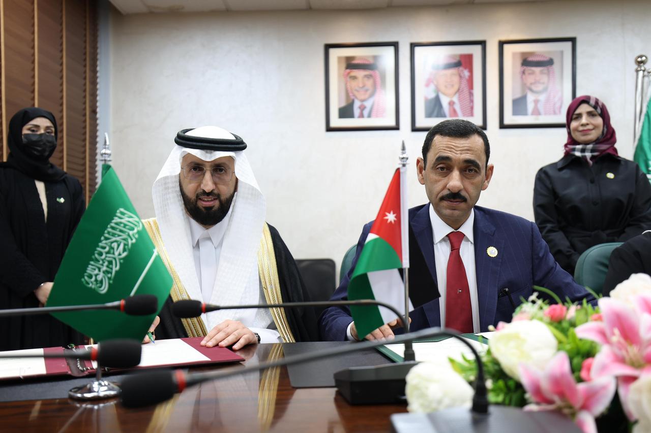 الغذاء والدواء توقّع مذكرة تفاهم مع نظيرتها الأردنية لتعزيز التكامل الرقابي