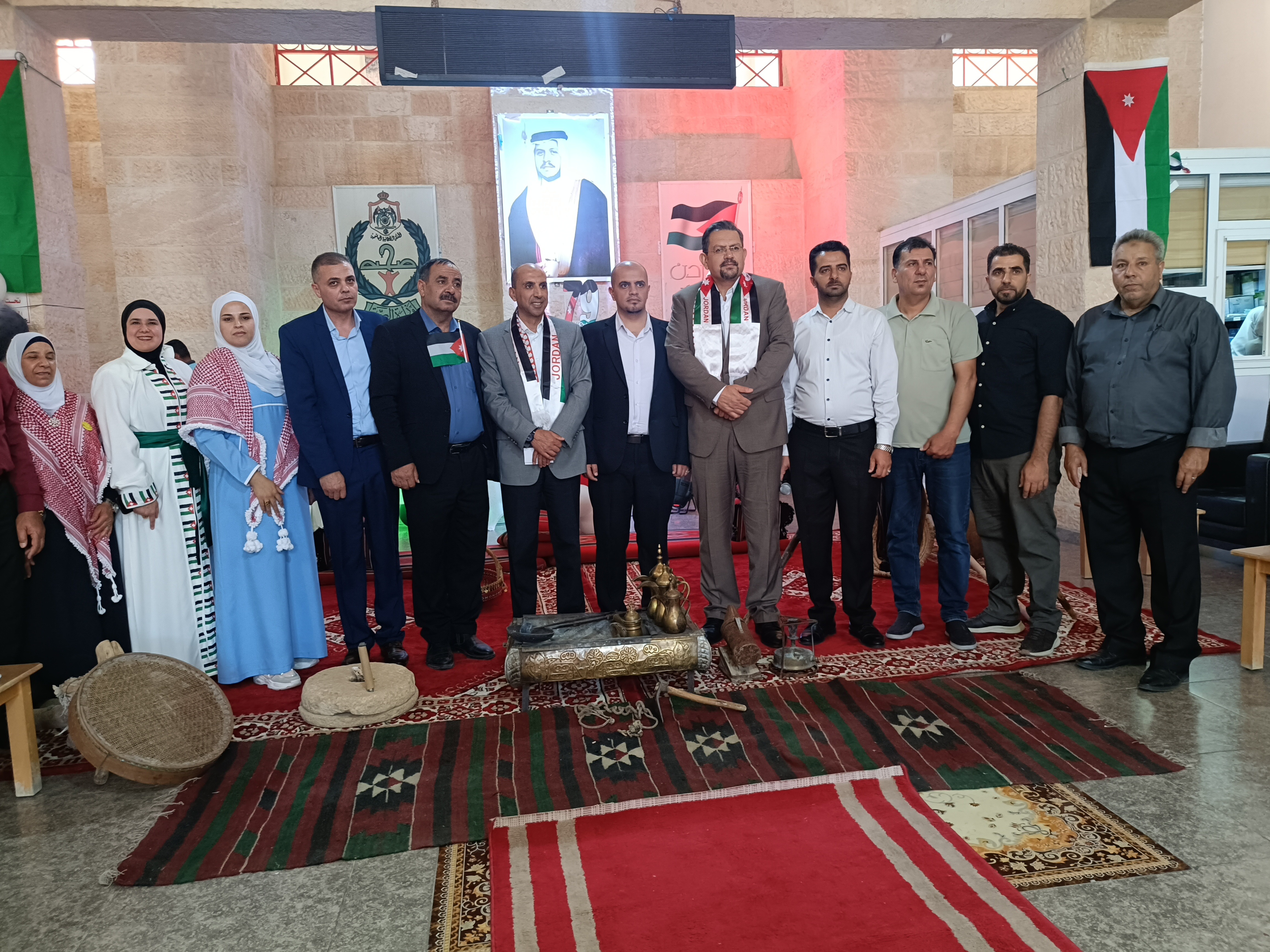 الكوادر الطبية و التمريضية في مستشفى الملكة رانيا العبدالله تحتفل بعيد الإستقلال ٧٩